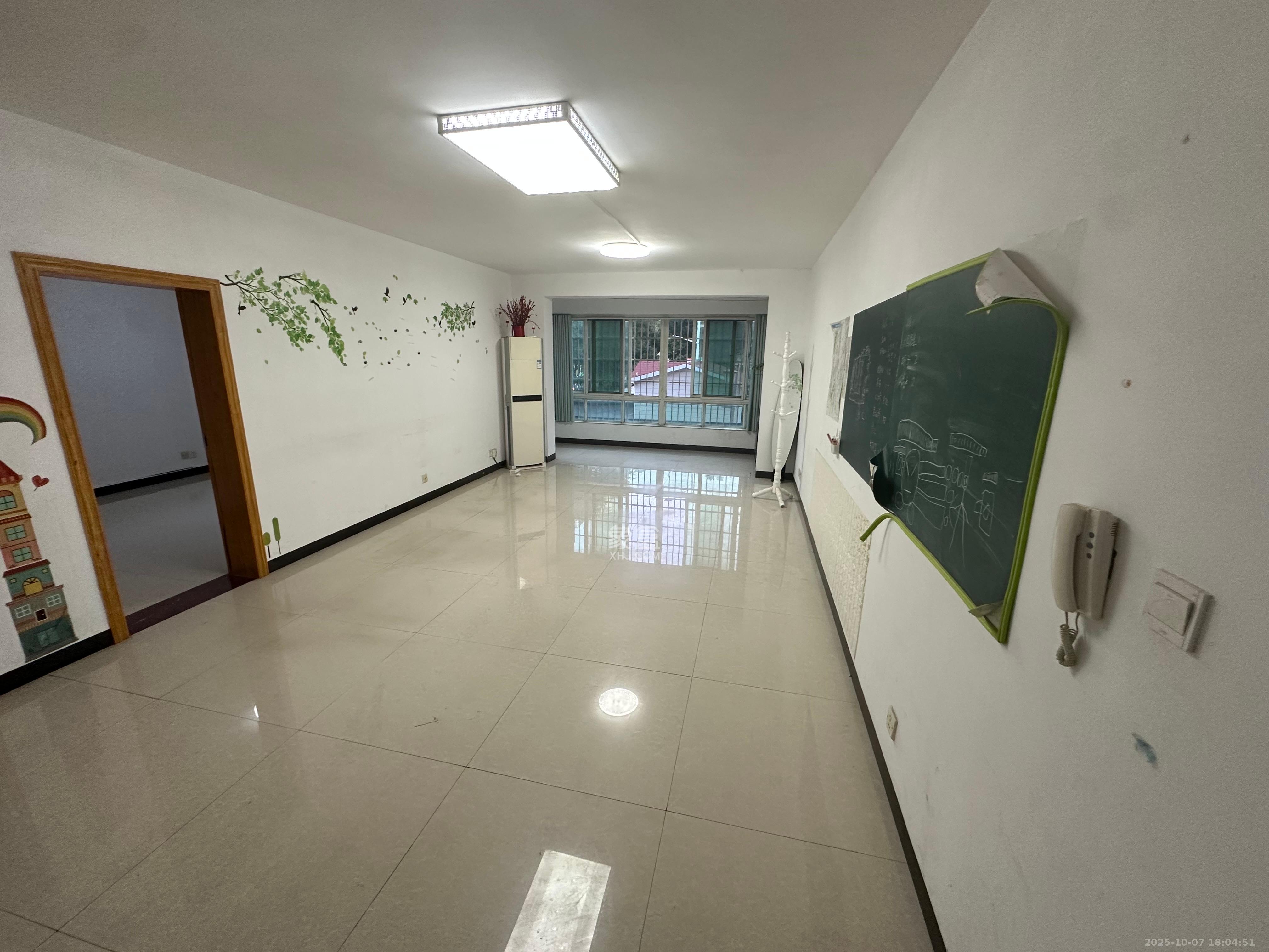 恩瑞麓山名园(龙王港小区) 3室2厅1卫 2500.0元/月 恩瑞麓山名园(龙王港小区) 3室2厅1卫 2500.0元/月室内图