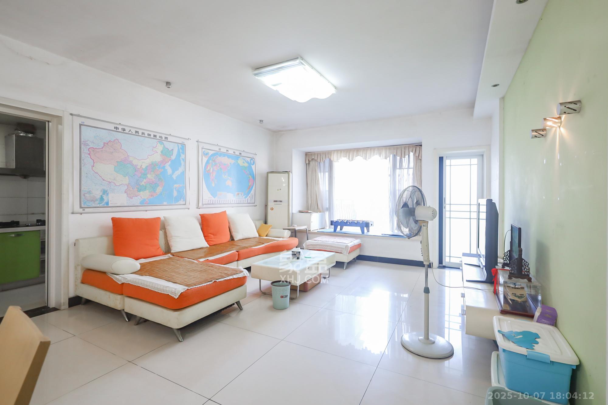 景秀江山 4室2厅2卫 150.0万 景秀江山 4室2厅2卫 150.0万客厅