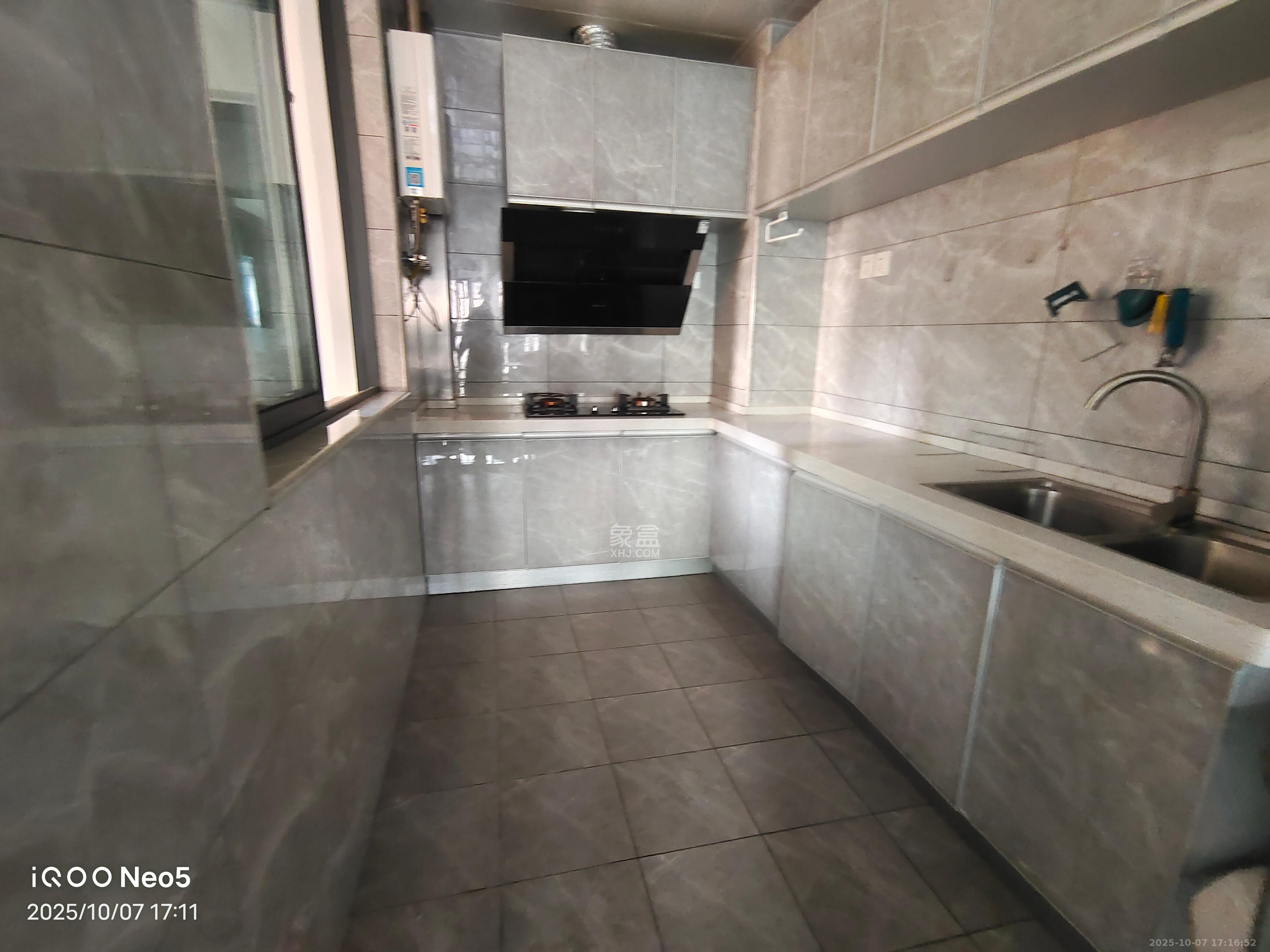 西湖鸿运佳苑 3室2厅2卫 2200.0元/月 西湖鸿运佳苑 3室2厅2卫 2200.0元/月室内图