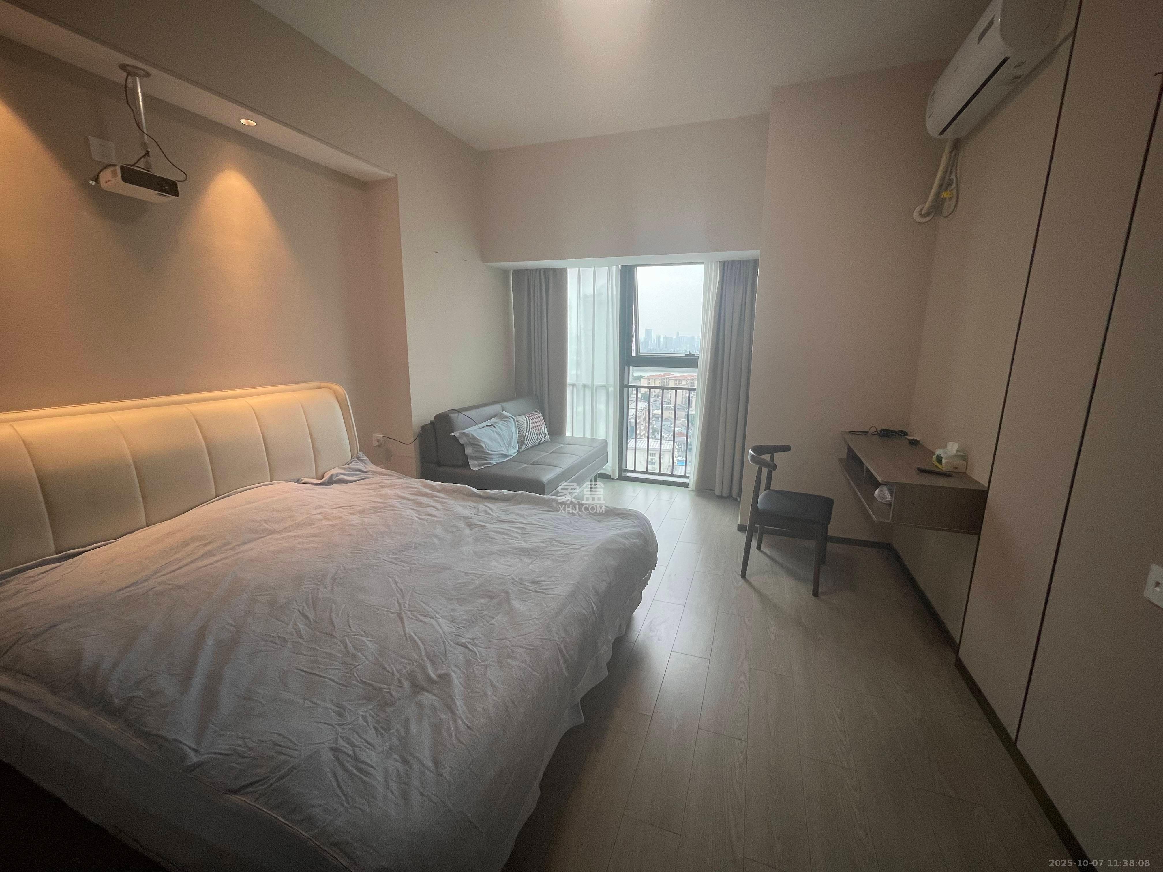 华润置地中心  1室0厅1卫    2400.0元/月室内图