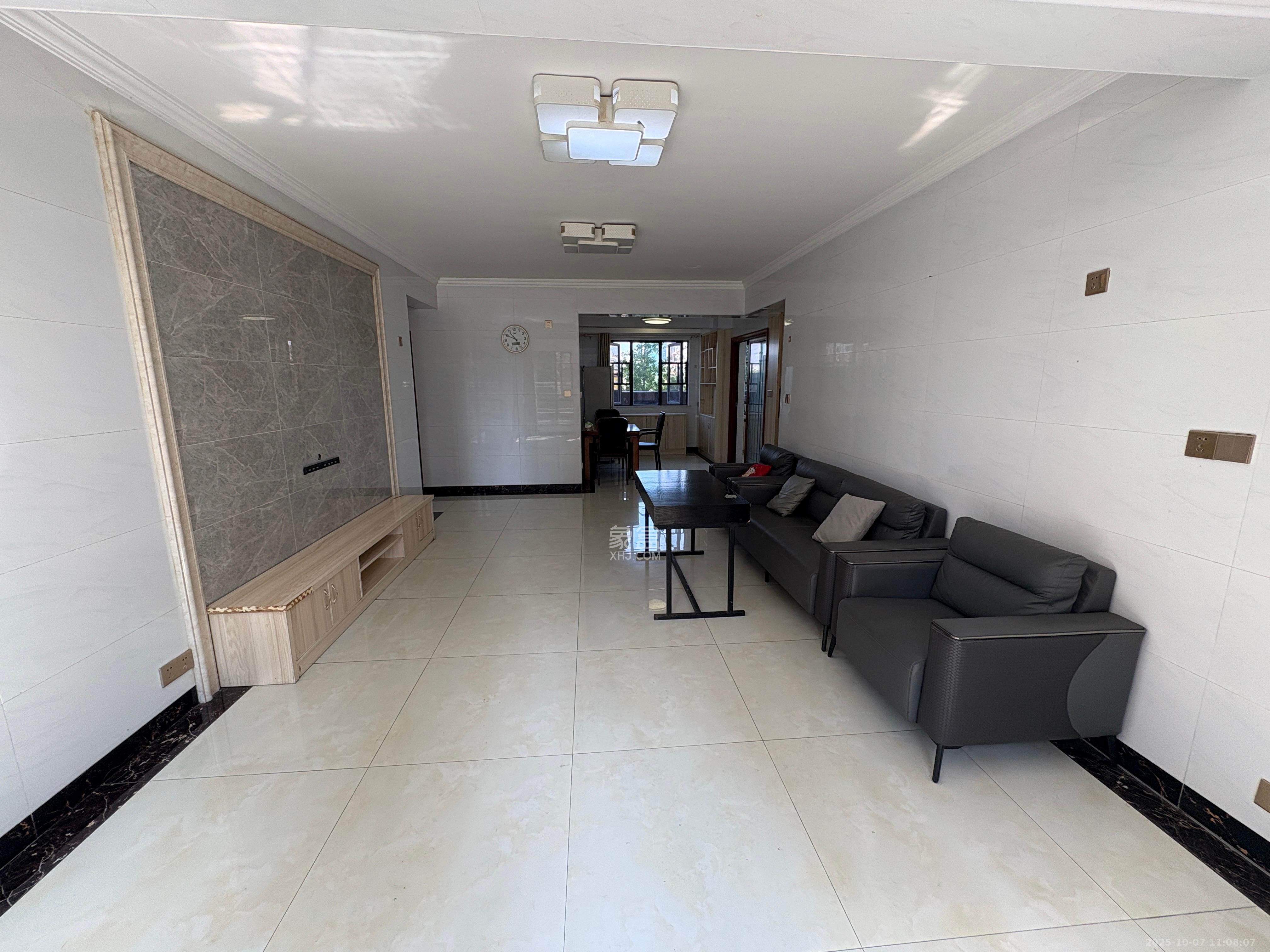 东宜兰园  3室2厅2卫    2500.0元/月