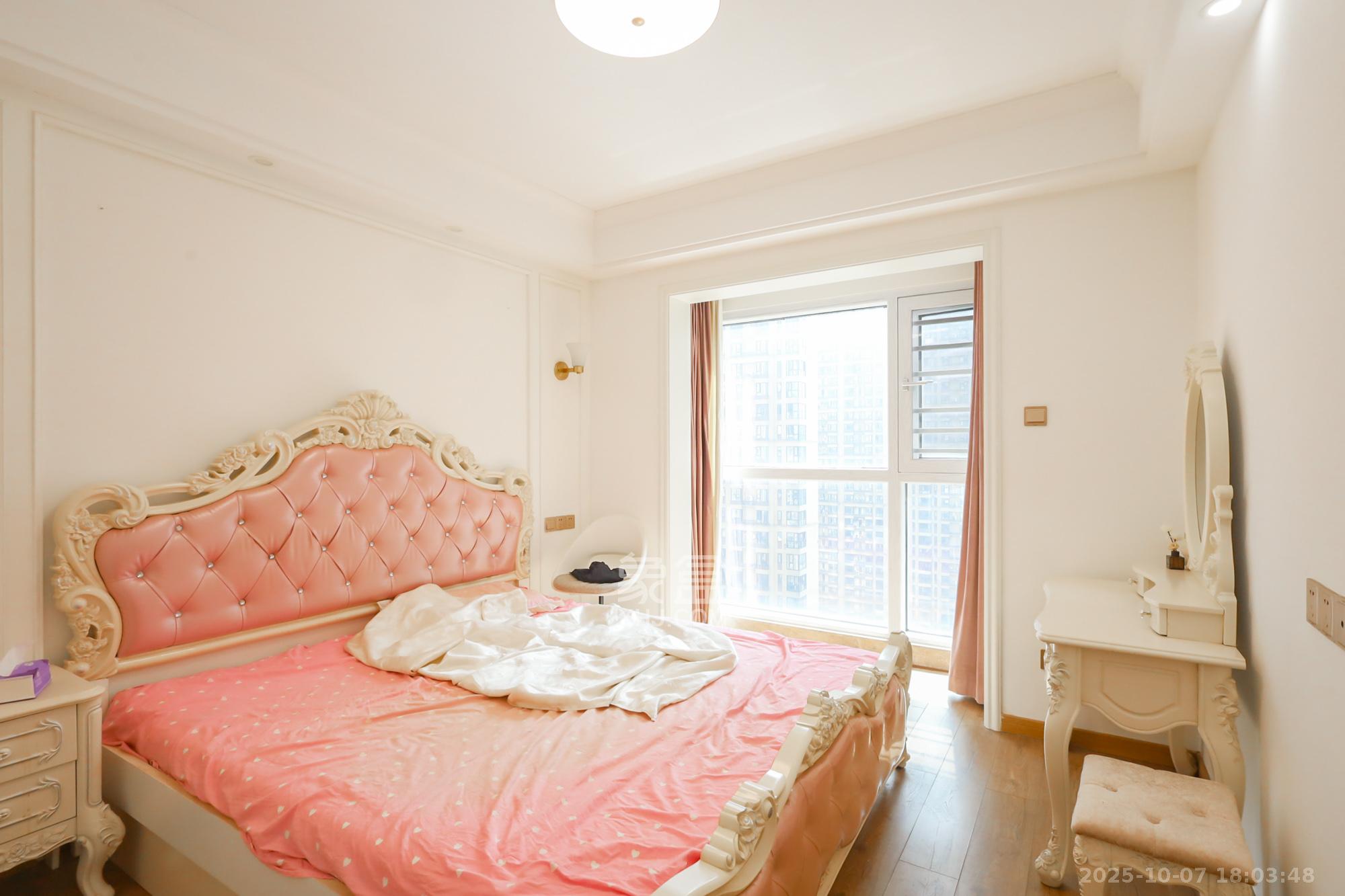 保利西海岸B区  3室2厅2卫    168.0万 保利西海岸B区  3室2厅2卫    168.0万卧室