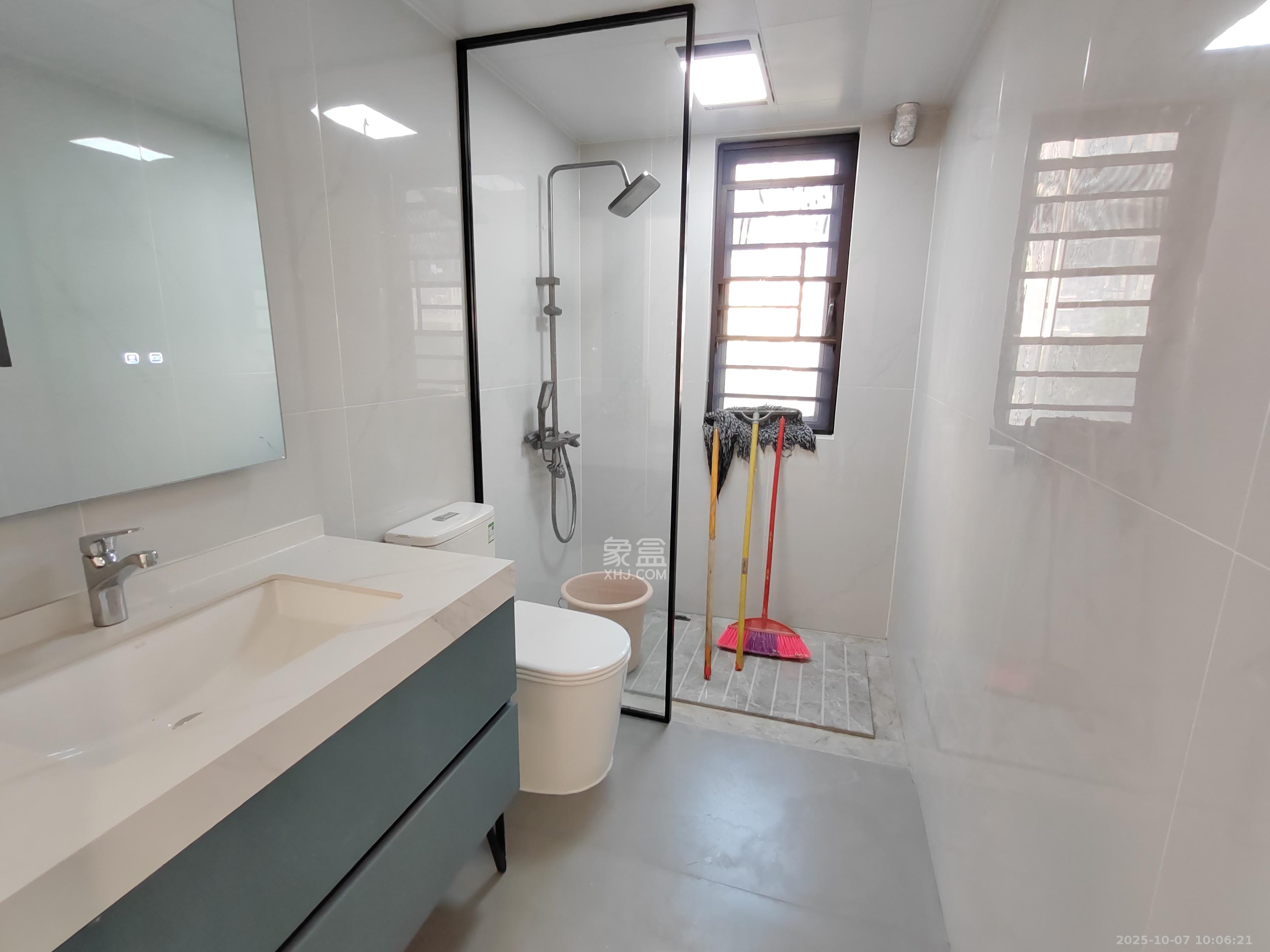 保利香槟国际  5室2厅2卫    3000.0元/月室内图