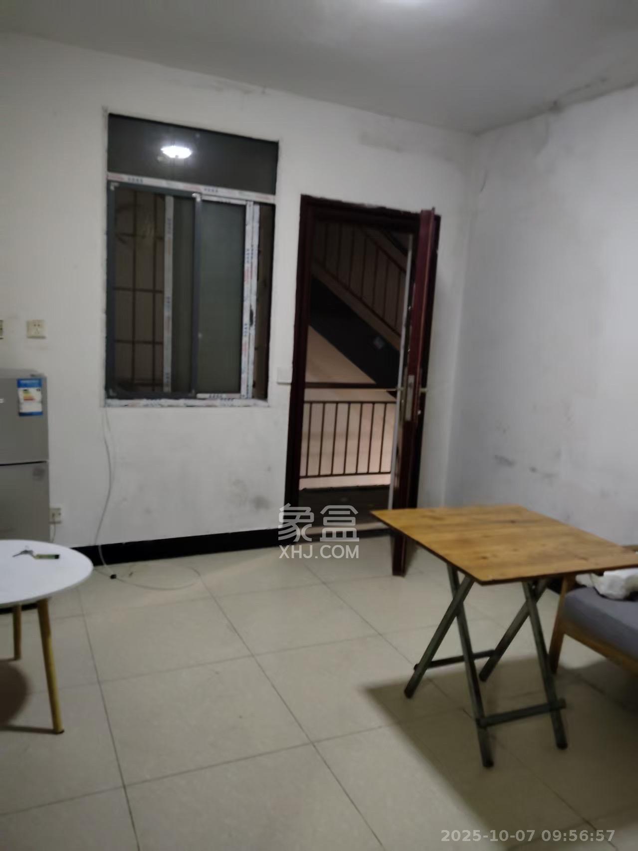 吉景小区  2室1厅1卫    1600.0元/月室内图1