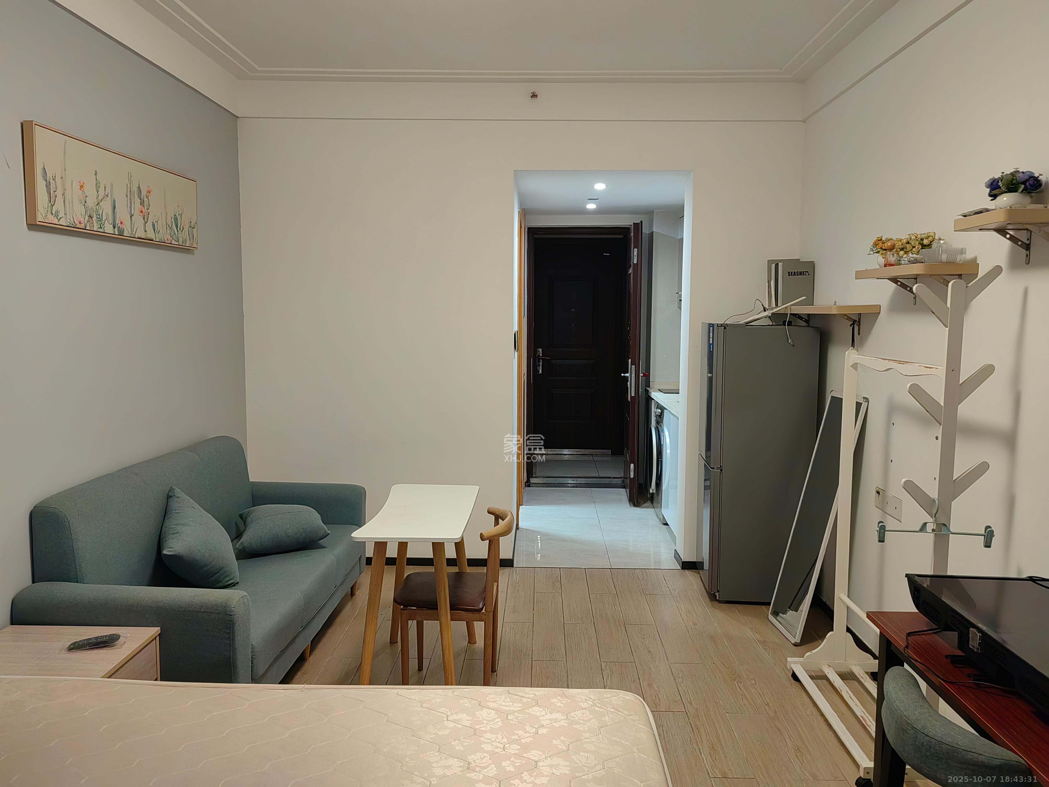 中海国际二期  1室1厅1卫    1100.0元/月 中海国际二期  1室1厅1卫    1100.0元/月