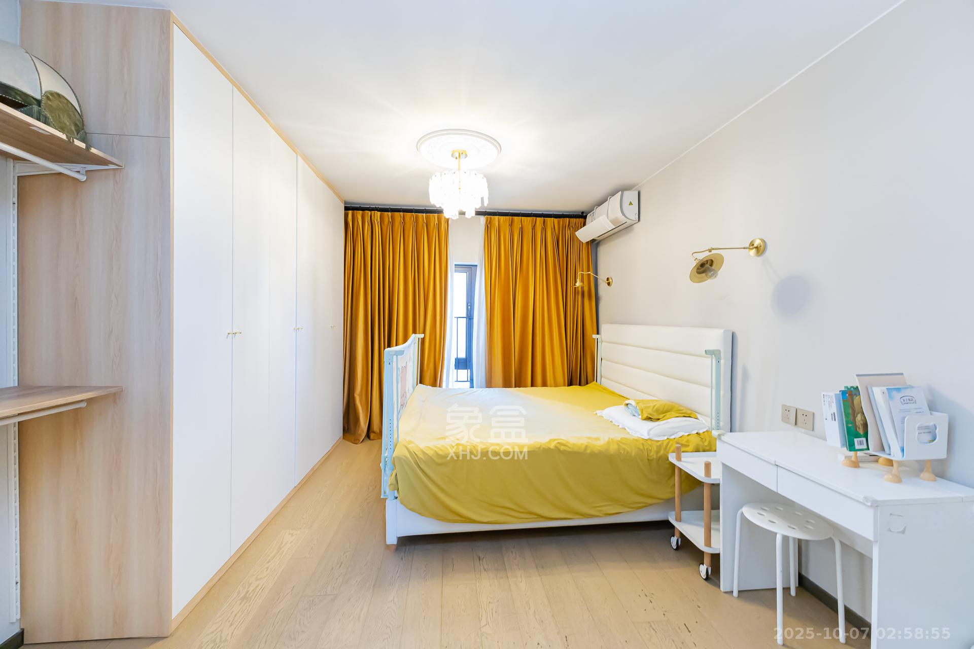 时代倾城四期 4室2厅2卫 93.8万 时代倾城四期 4室2厅2卫 93.8万卧室