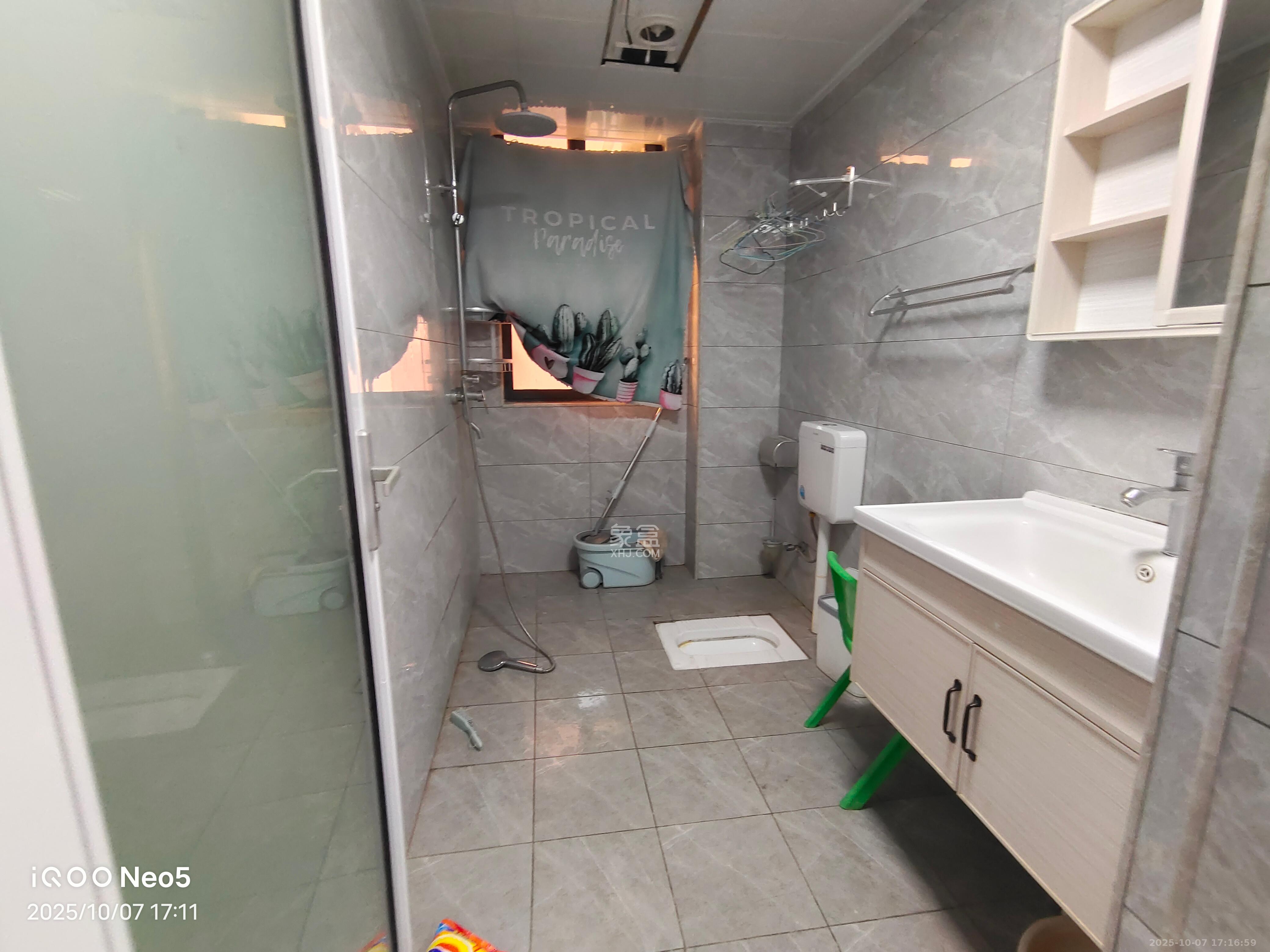 西湖鸿运佳苑 3室2厅2卫 2200.0元/月 西湖鸿运佳苑 3室2厅2卫 2200.0元/月室内图