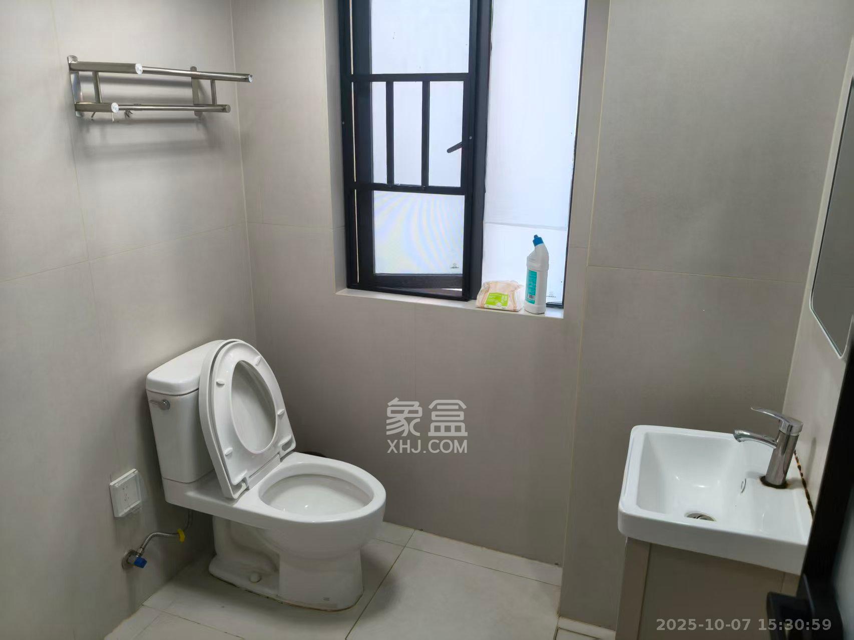 中冶中央公园 3室2厅2卫 3200.0元/月 中冶中央公园 3室2厅2卫 3200.0元/月室内图