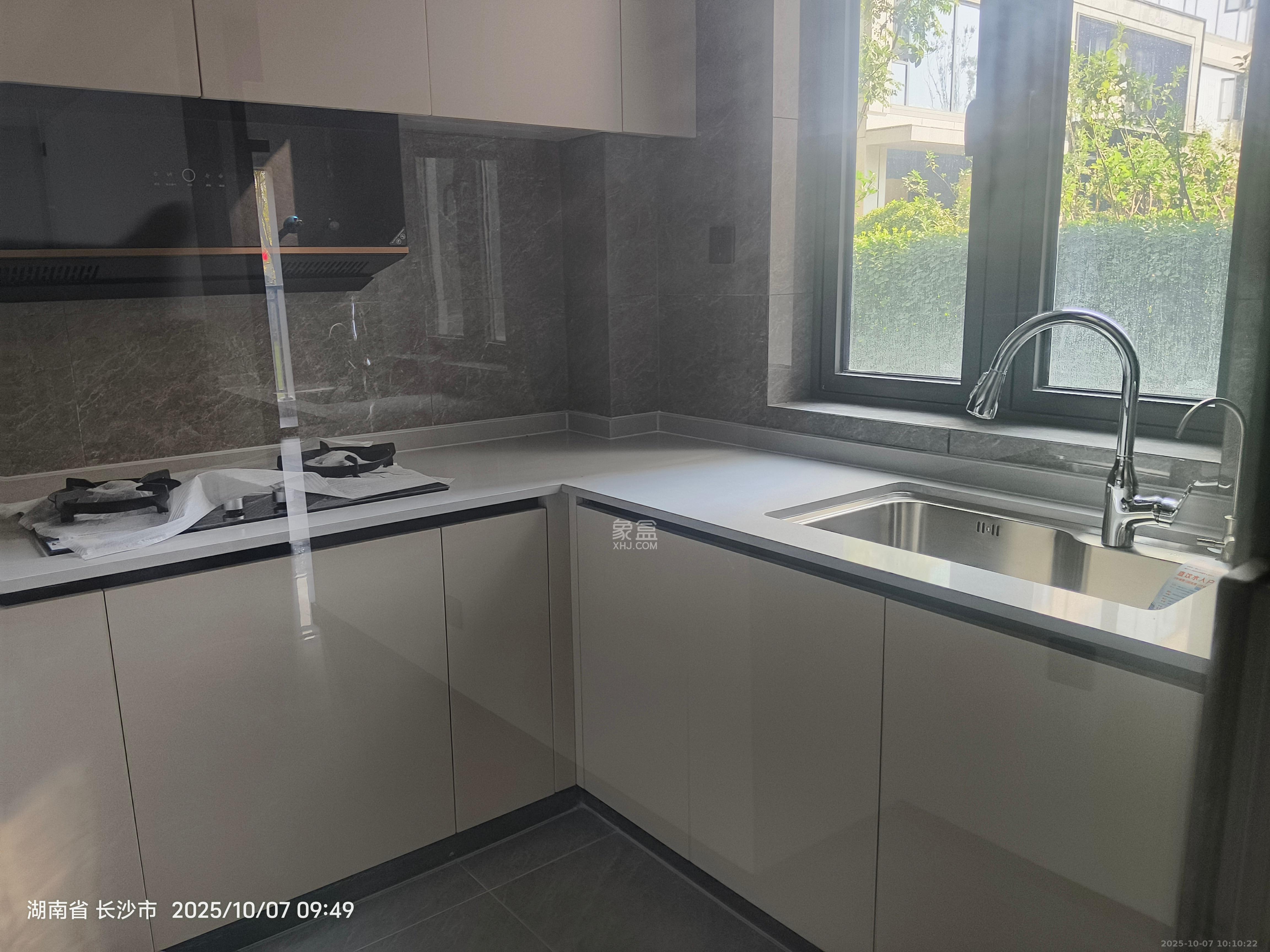 万科松湖天地  4室2厅2卫    4500.0元/月室内图