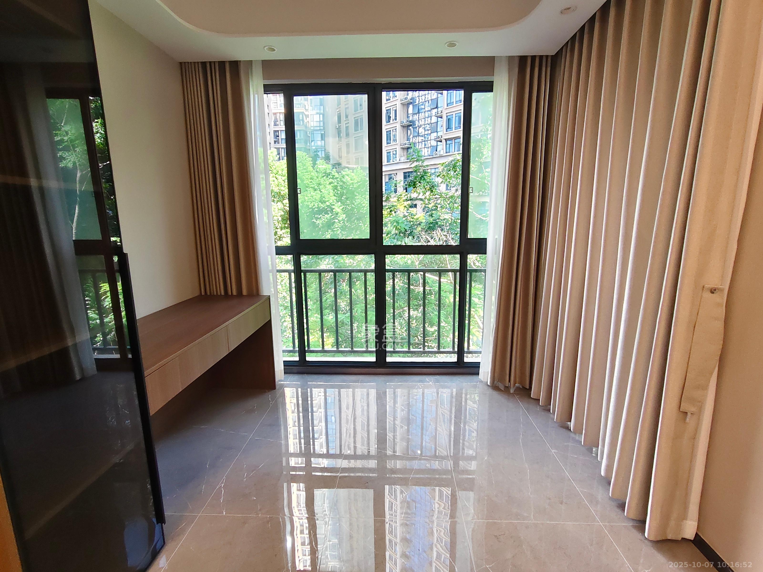 融圣国际 2室2厅1卫 3500.0元/月 融圣国际 2室2厅1卫 3500.0元/月室内图