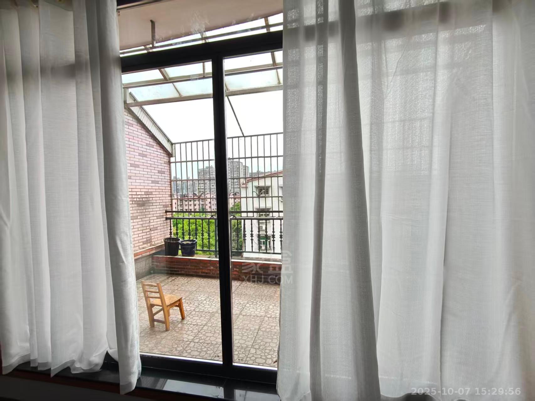 政华新村  3室2厅2卫    1600.0元/月室内图
