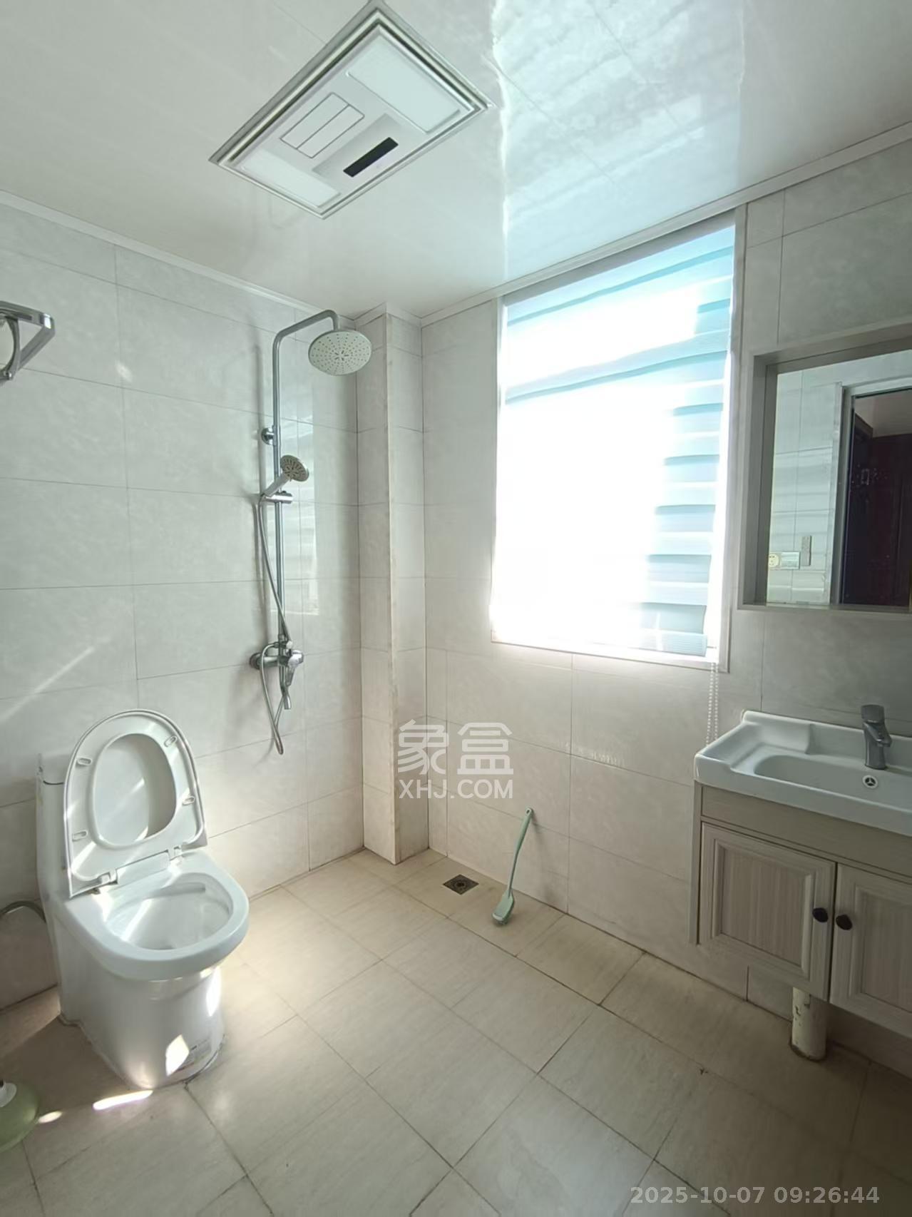 湖湘奥林匹克花园  3室2厅2卫    2200.0元/月 湖湘奥林匹克花园  3室2厅2卫    2200.0元/月室内图