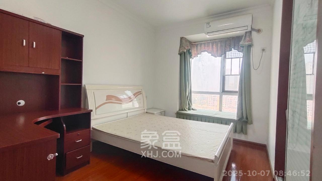 丽发新城  4室2厅1卫    2200.0元/月室内图