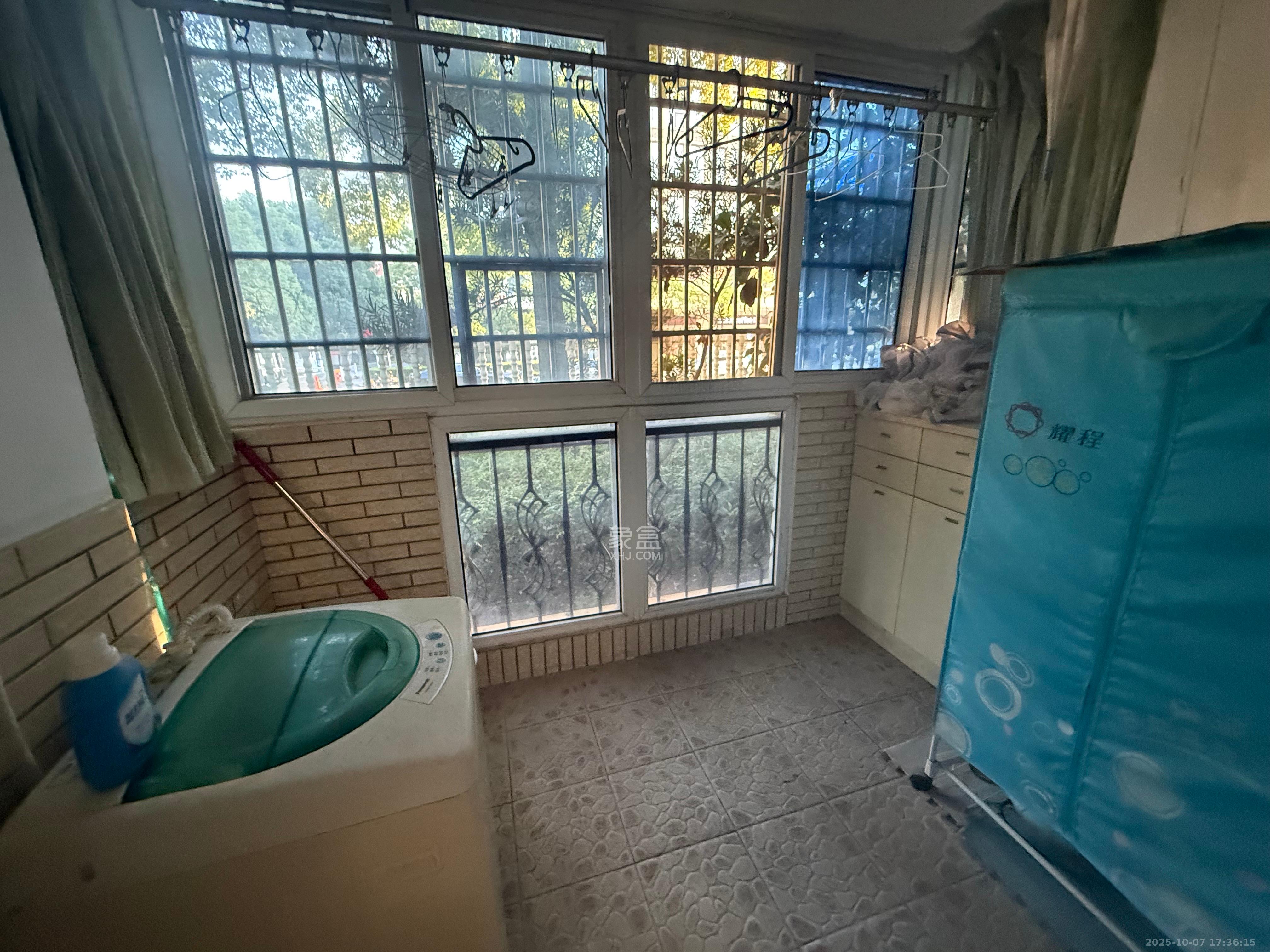 芙蓉苑 2室2厅2卫 2600.0元/月 芙蓉苑 2室2厅2卫 2600.0元/月室内图