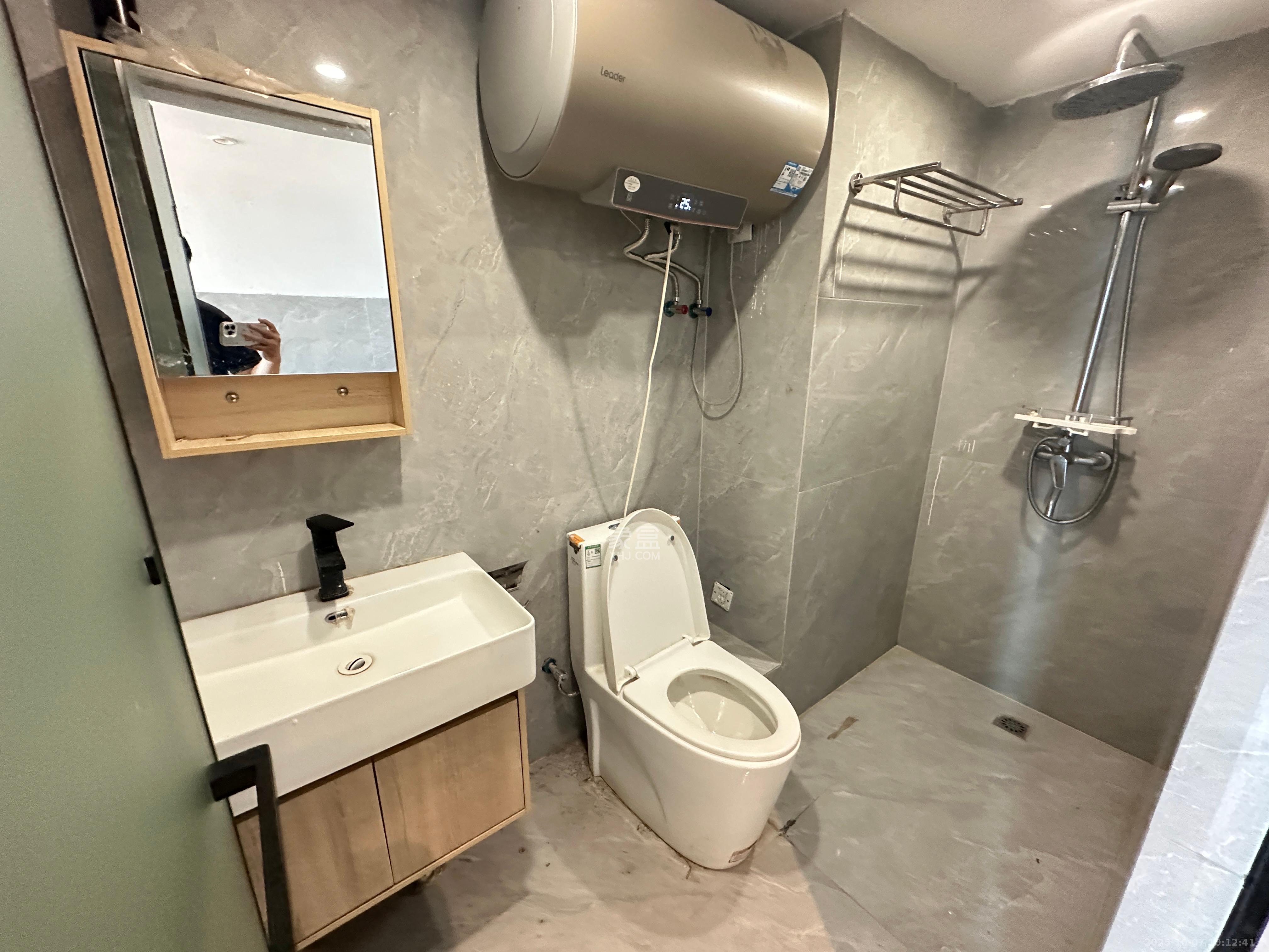 绿地商务广场  1室1厅1卫    1800.0元/月室内图