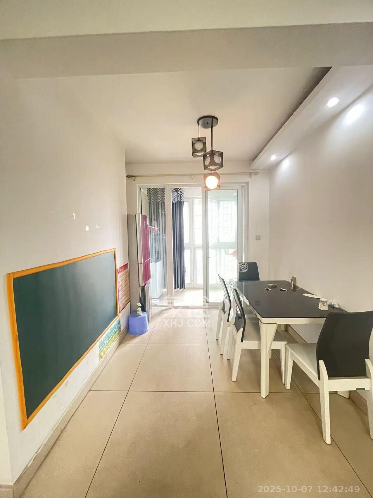 东业苹果社区  2室2厅1卫    1600.0元/月室内图