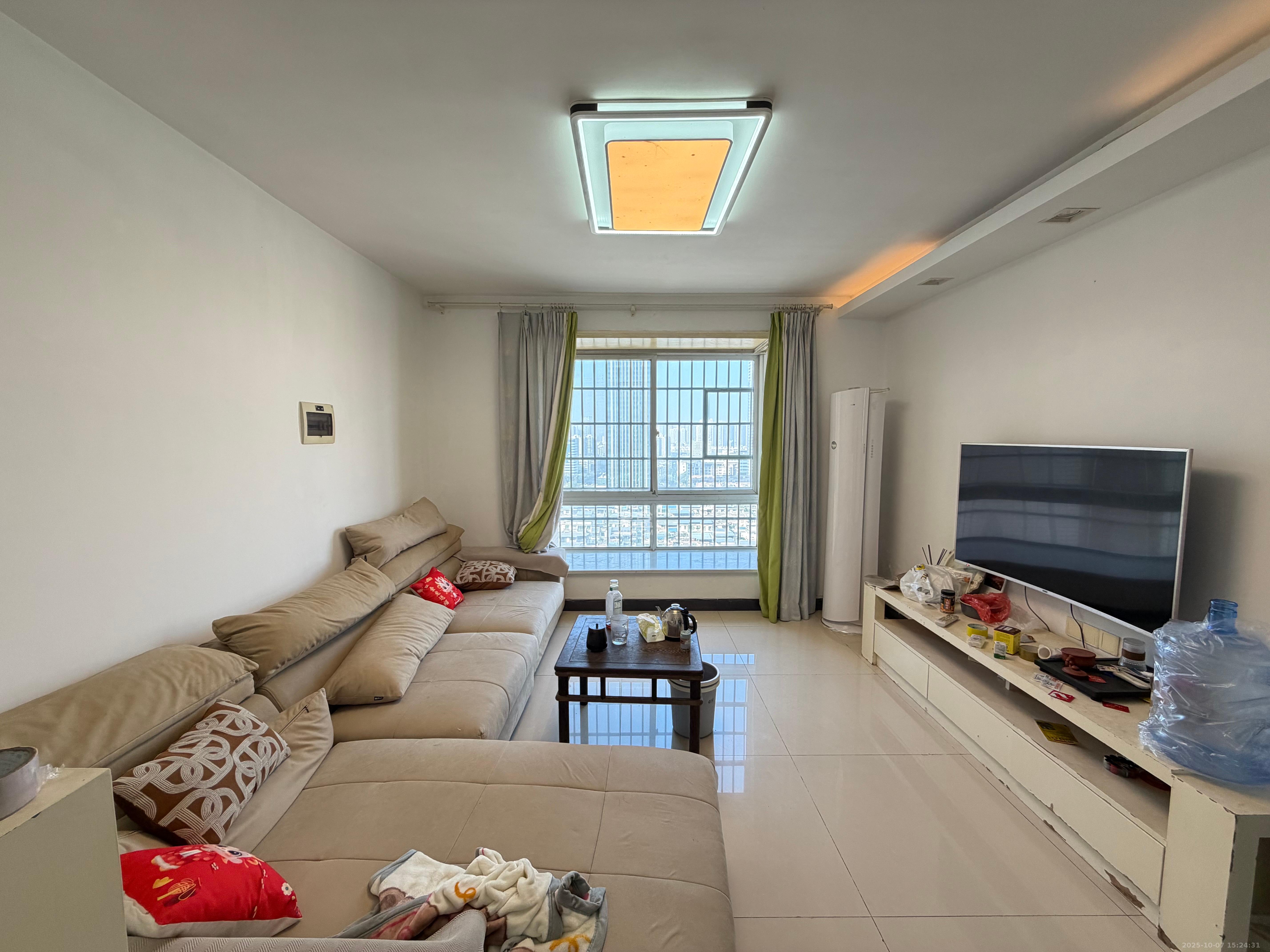 旭日东升 2室2厅1卫 2300.0元/月 旭日东升 2室2厅1卫 2300.0元/月室内图