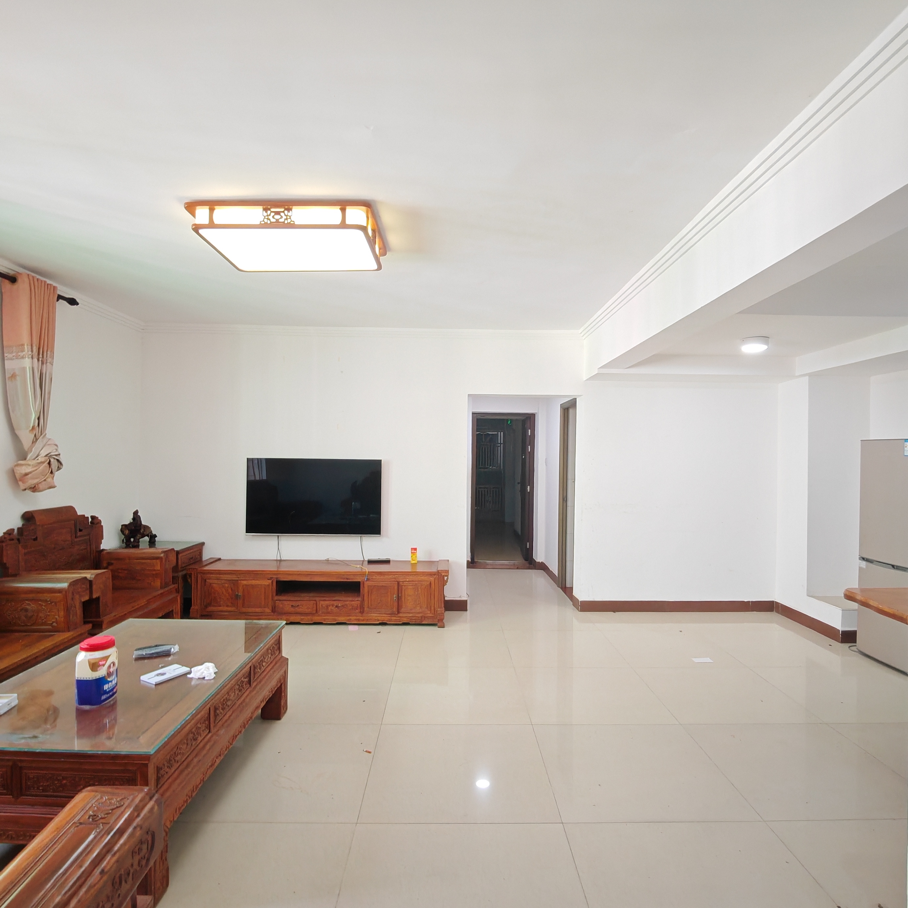 龙华商城  3室1厅1卫    102.0万客厅