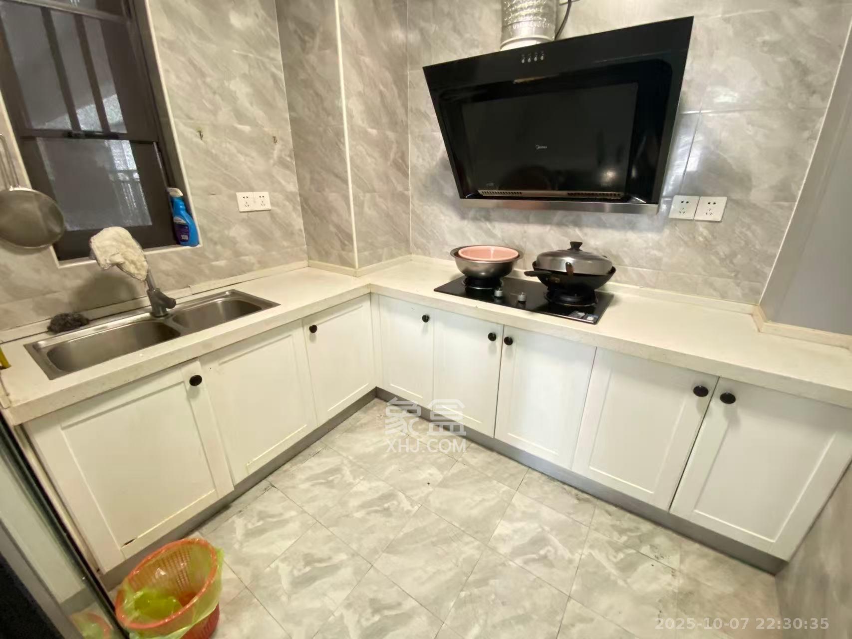 卓越浅水湾  3室1厅2卫    2300.0元/月 卓越浅水湾  3室1厅2卫    2300.0元/月室内图