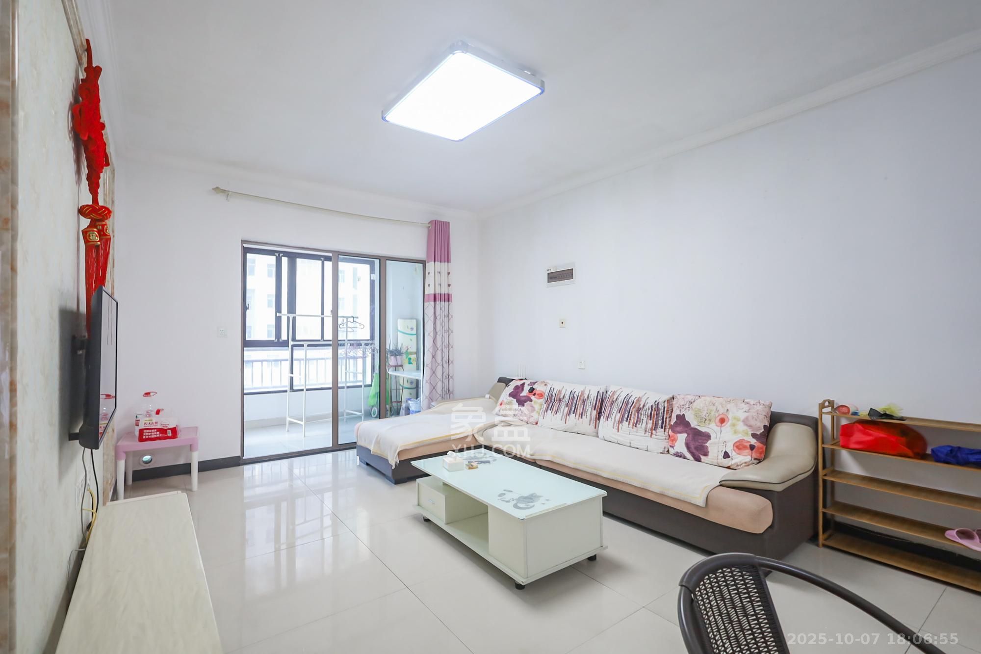 世茂铂翠湾二期 3室2厅1卫 126.0万 世茂铂翠湾二期 3室2厅1卫 126.0万客厅