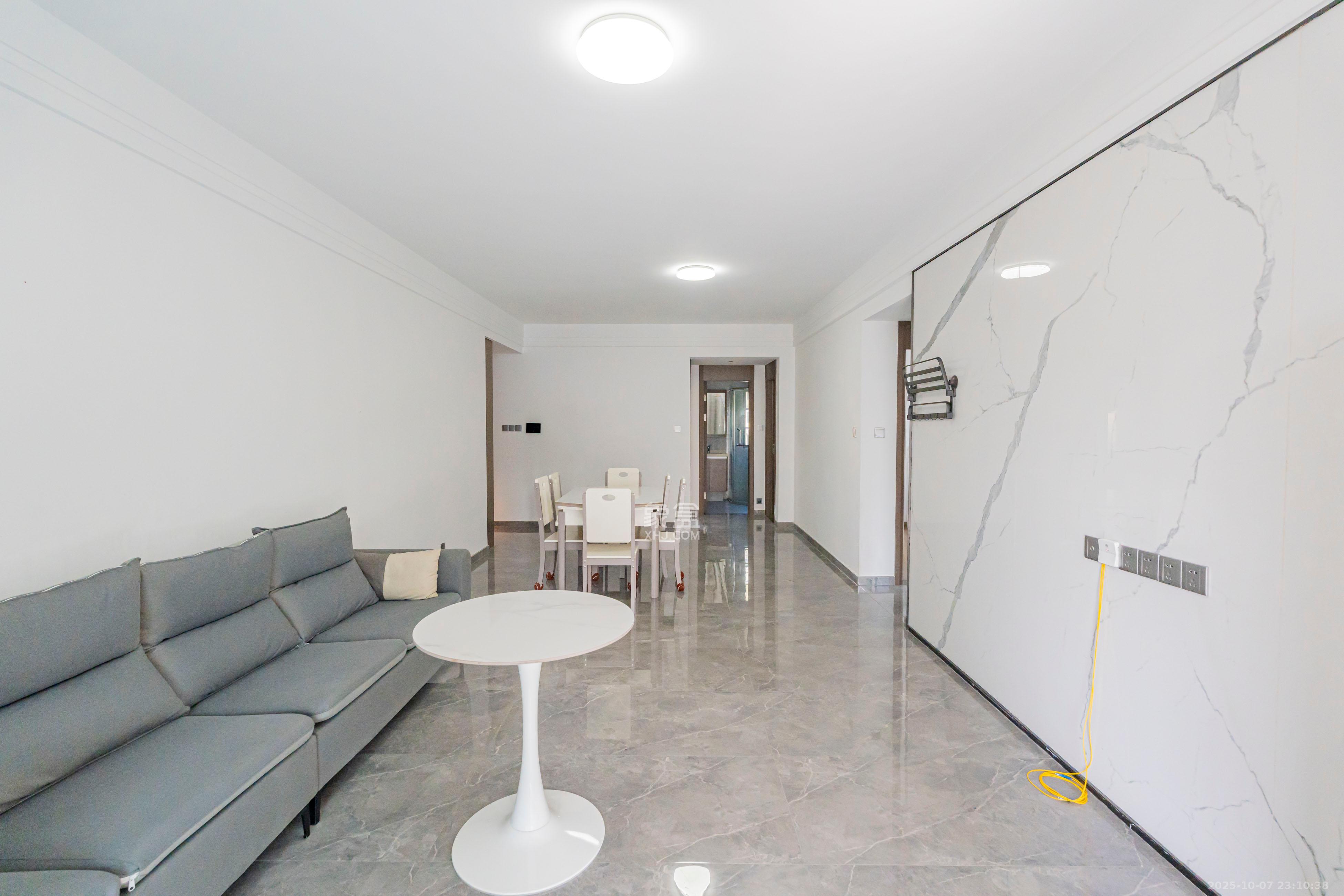 珠江四方印 4室2厅1卫 178.0万 珠江四方印 4室2厅1卫 178.0万客厅