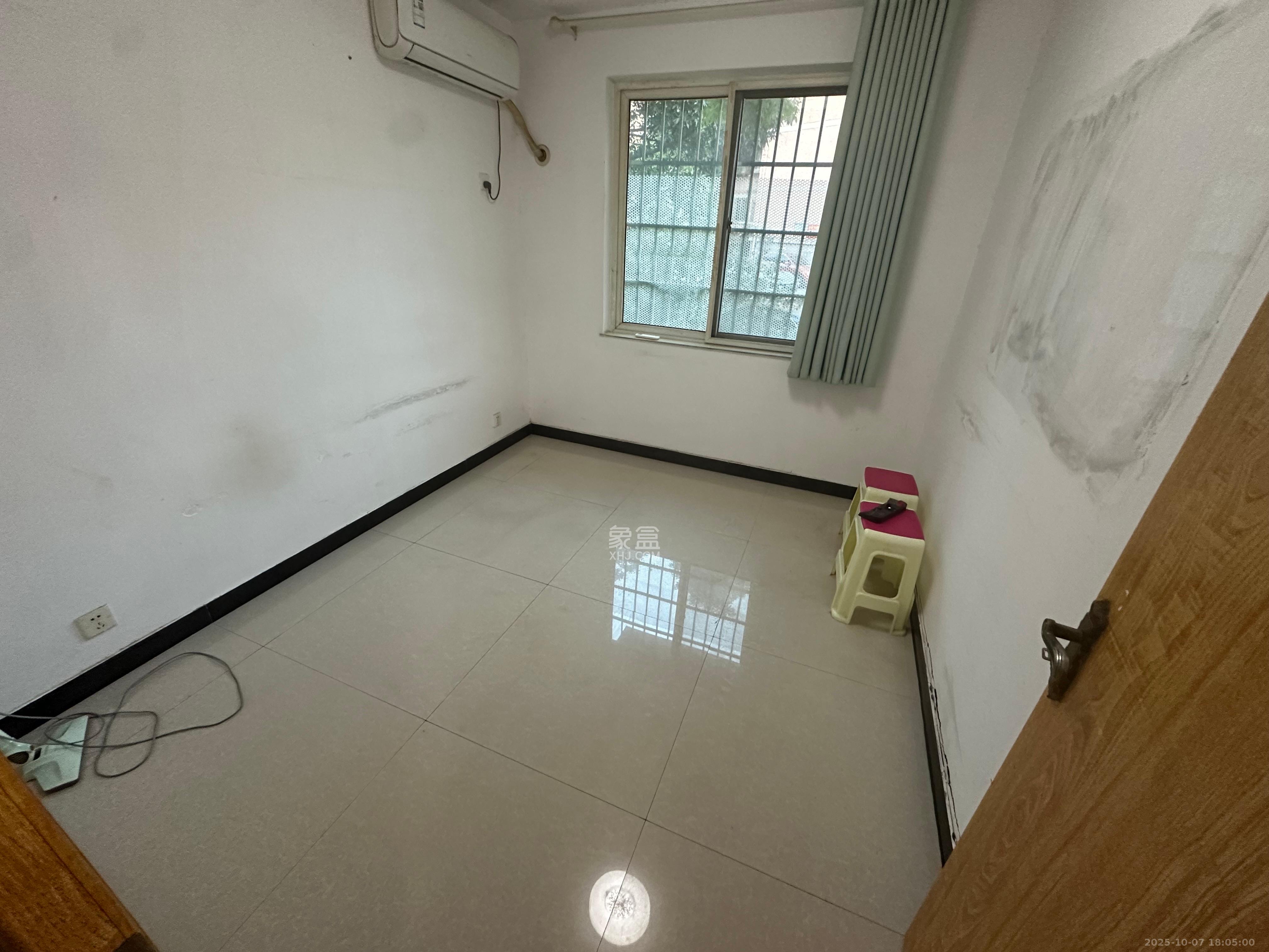 恩瑞麓山名园（龙王港小区）  3室2厅1卫    2500.0元/月室内图