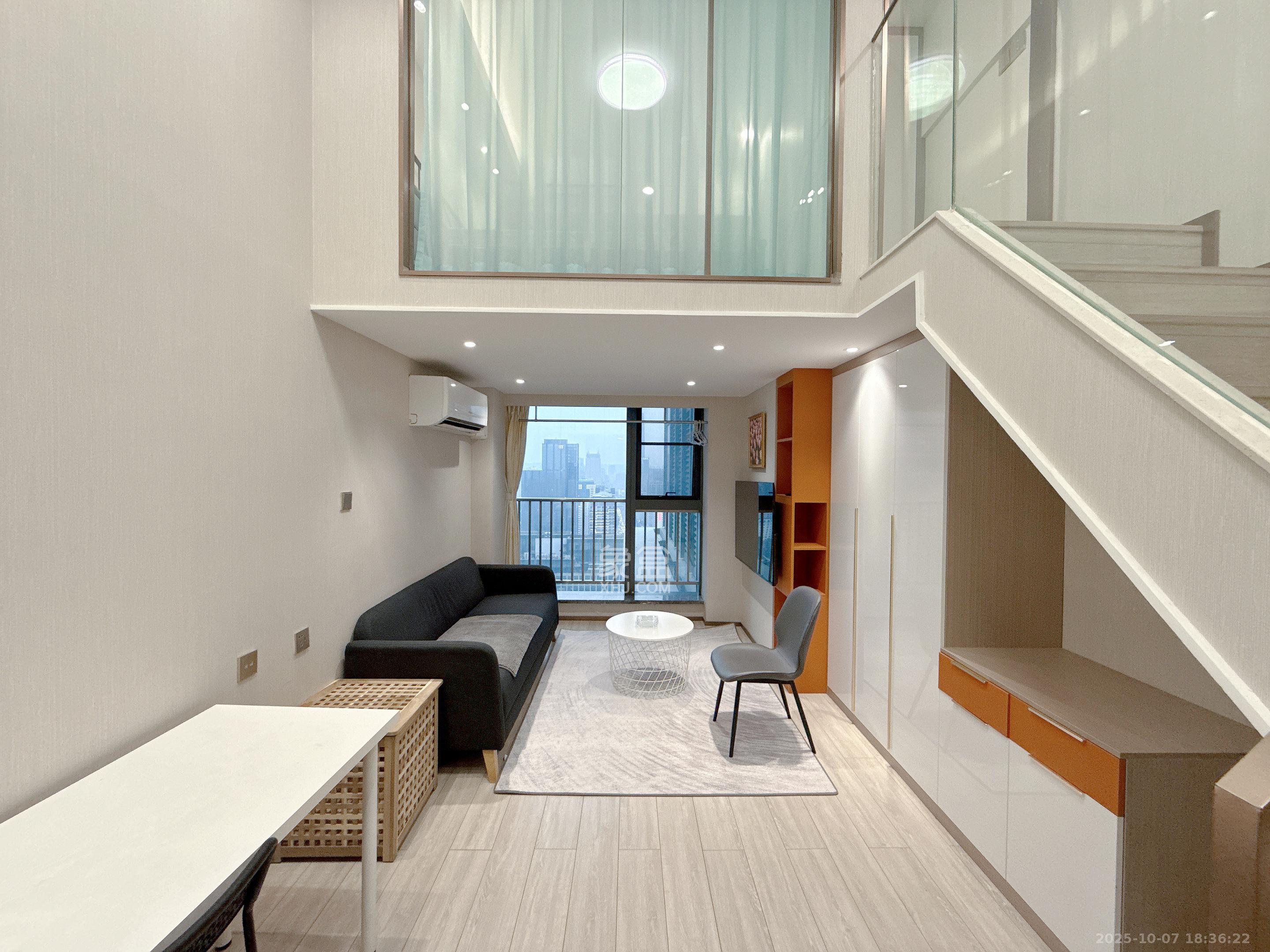 华远华时代  2室1厅1卫    2600.0元/月