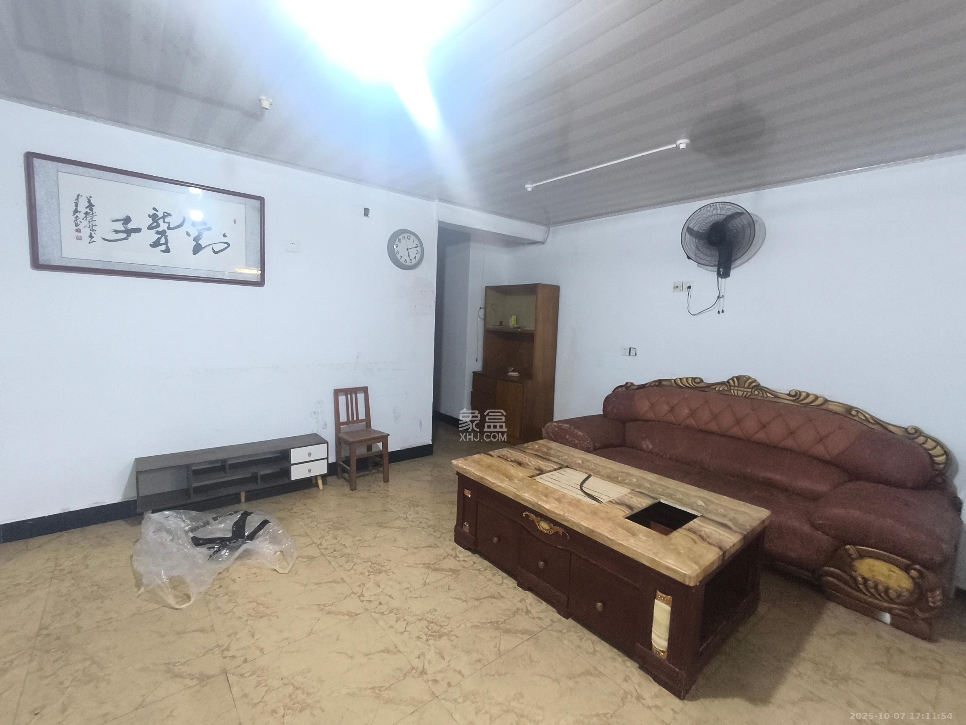 工农新村（工农桥社区）  2室1厅1卫    2300.0元/月室内图