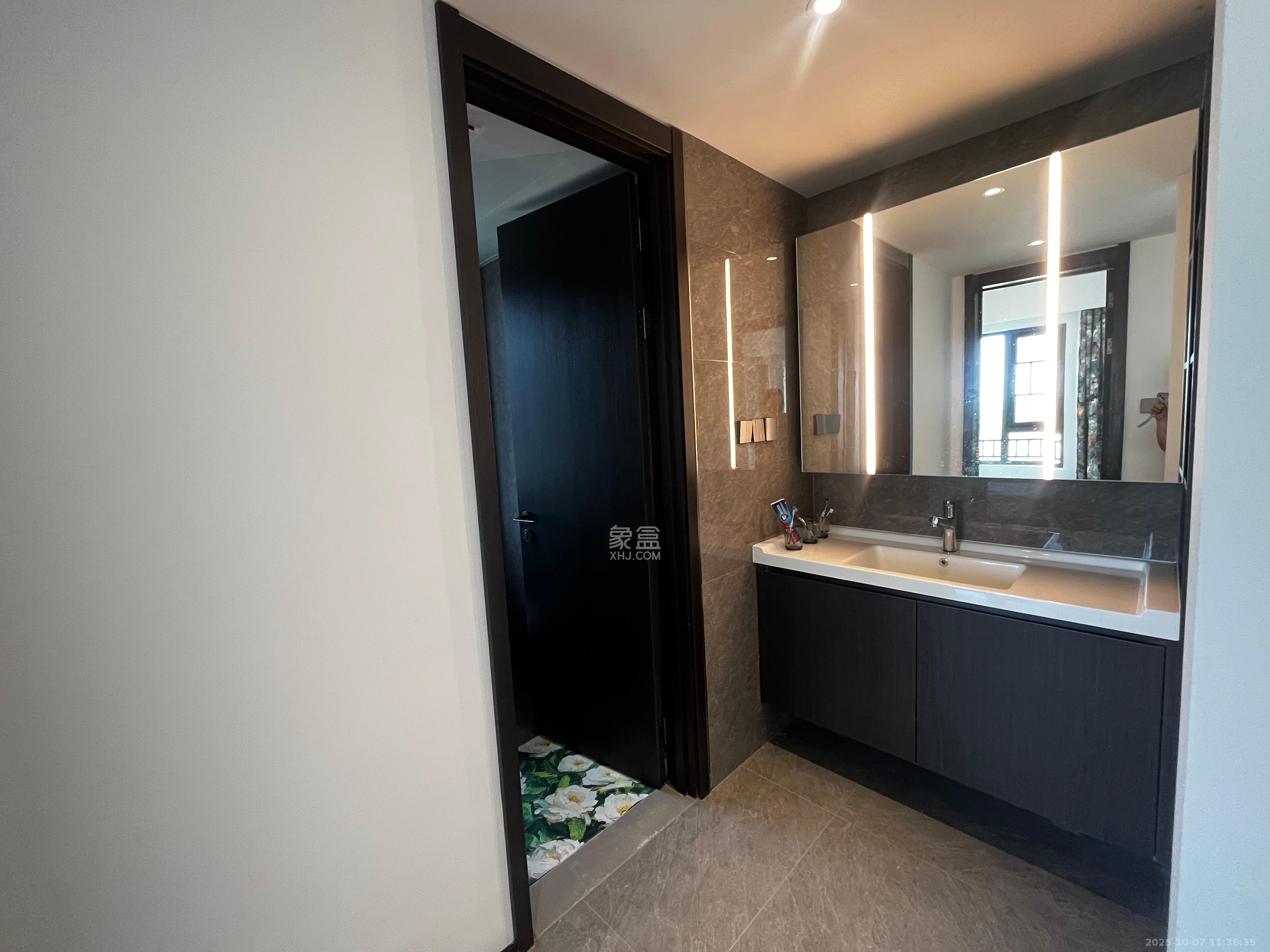 万科松湖天地  4室2厅2卫    6000.0元/月室内图