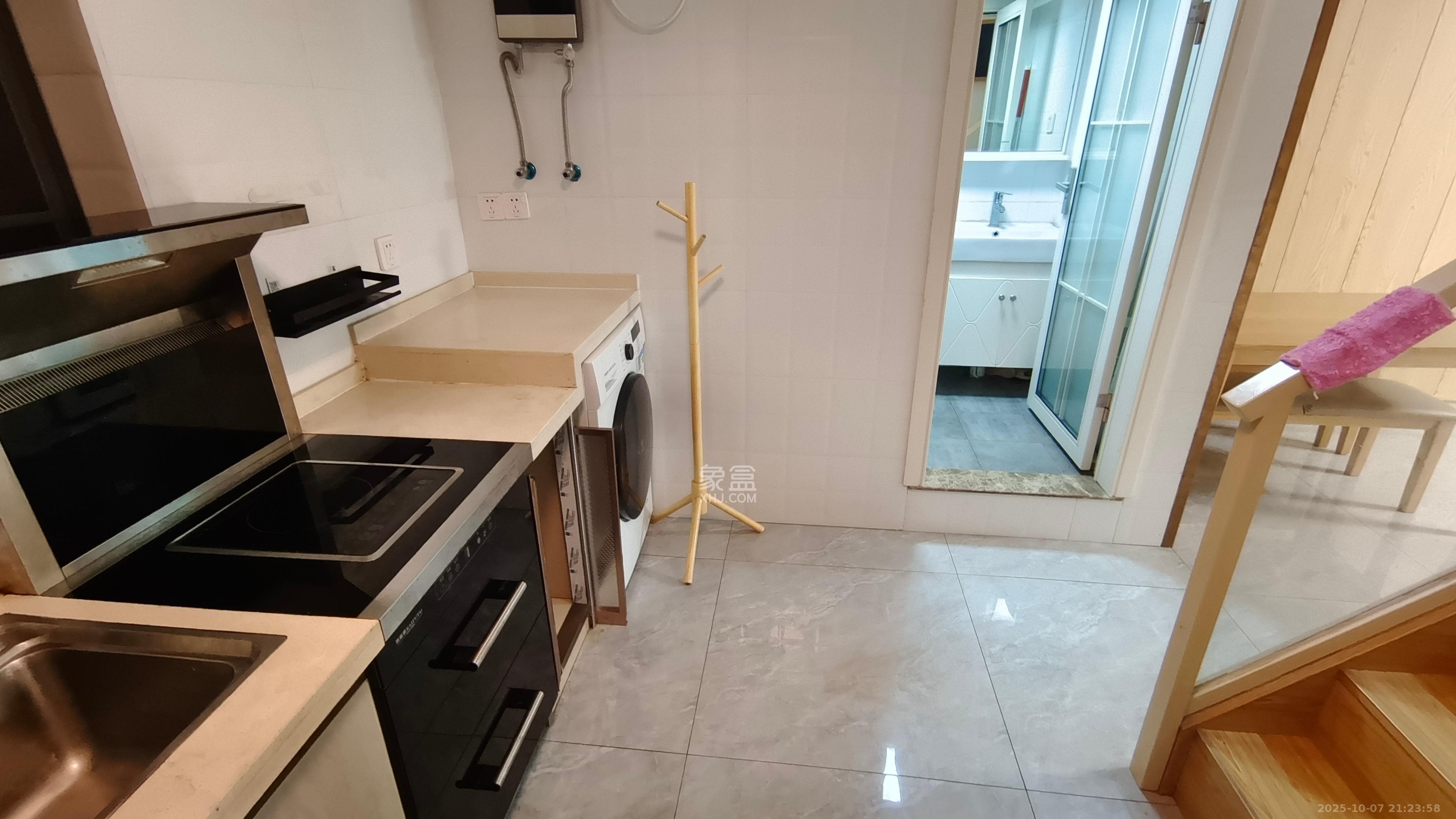 达美溪湖湾  2室2厅1卫    2200.0元/月 达美溪湖湾  2室2厅1卫    2200.0元/月室内图