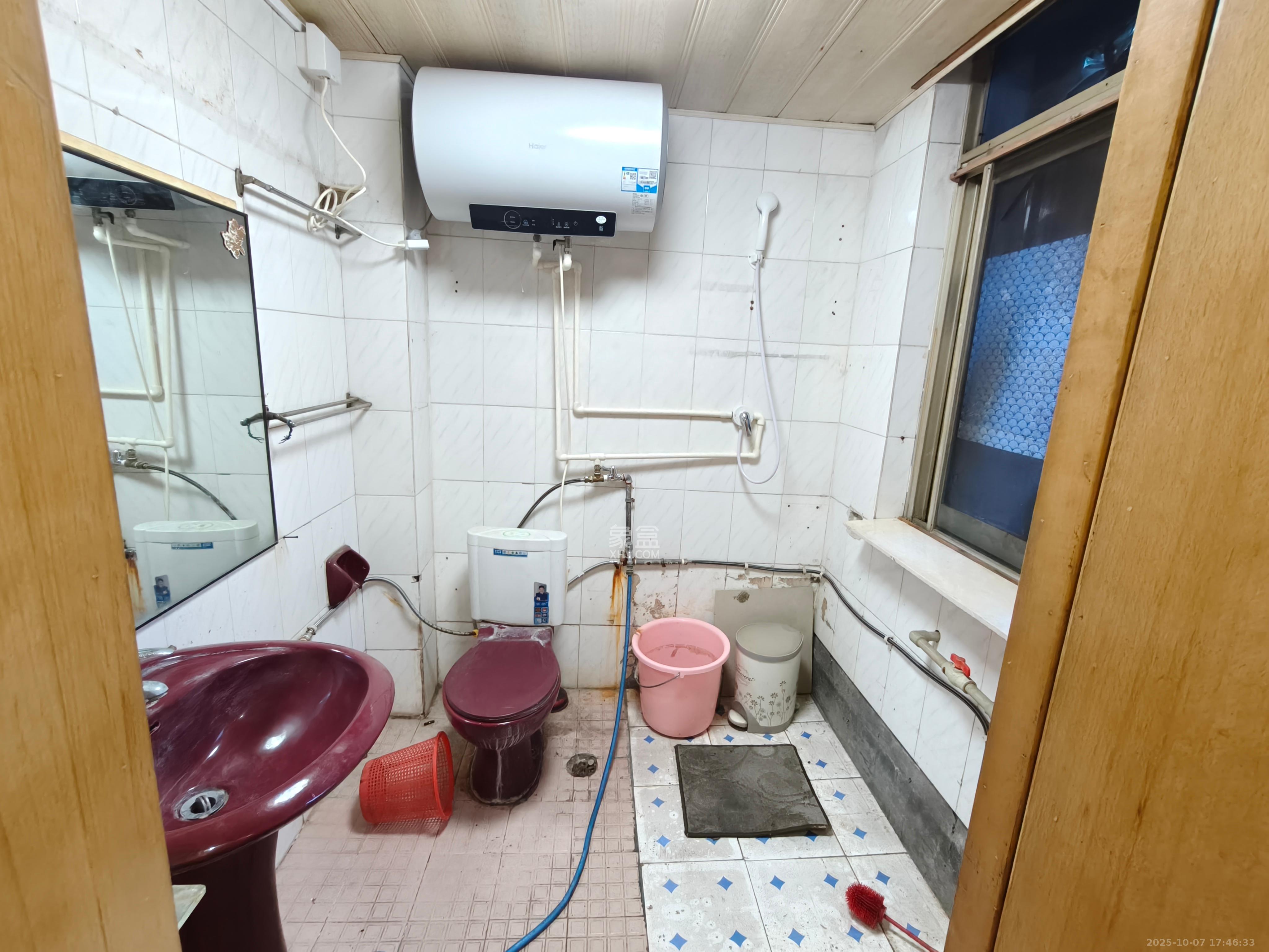 赛福尔公寓  3室1厅1卫    2000.0元/月室内图