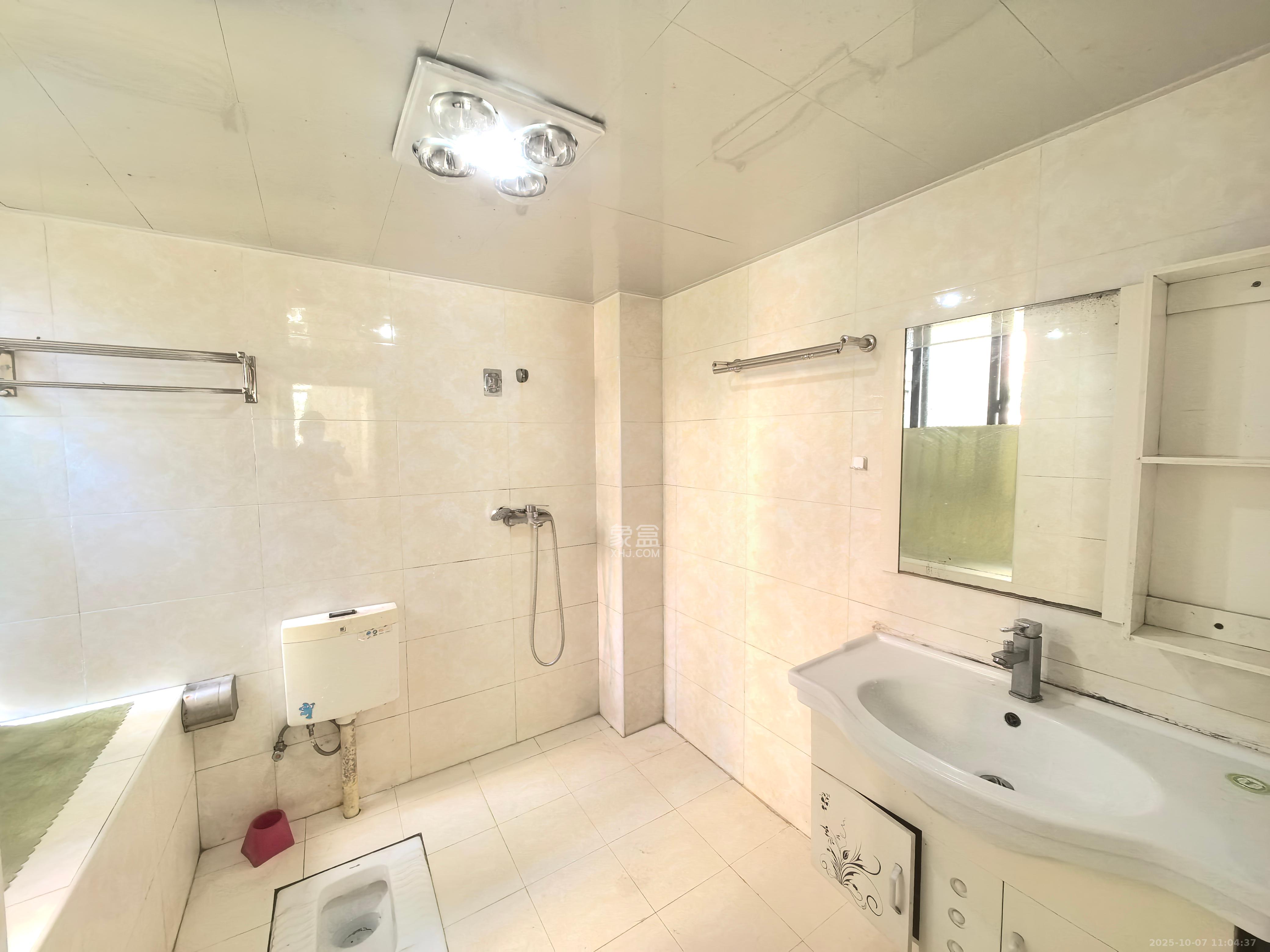 华润凤凰城一期  2室2厅1卫    1700.0元/月室内图