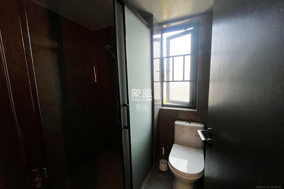 万科松湖天地  4室2厅2卫    6000.0元/月 万科松湖天地  4室2厅2卫    6000.0元/月室内图