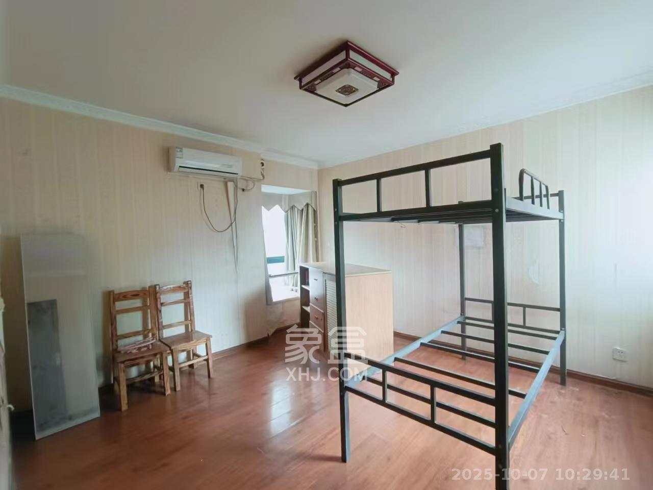 中国铝业单位宿舍 1室2厅1卫 4000.0元/月 中国铝业单位宿舍 1室2厅1卫 4000.0元/月室内图