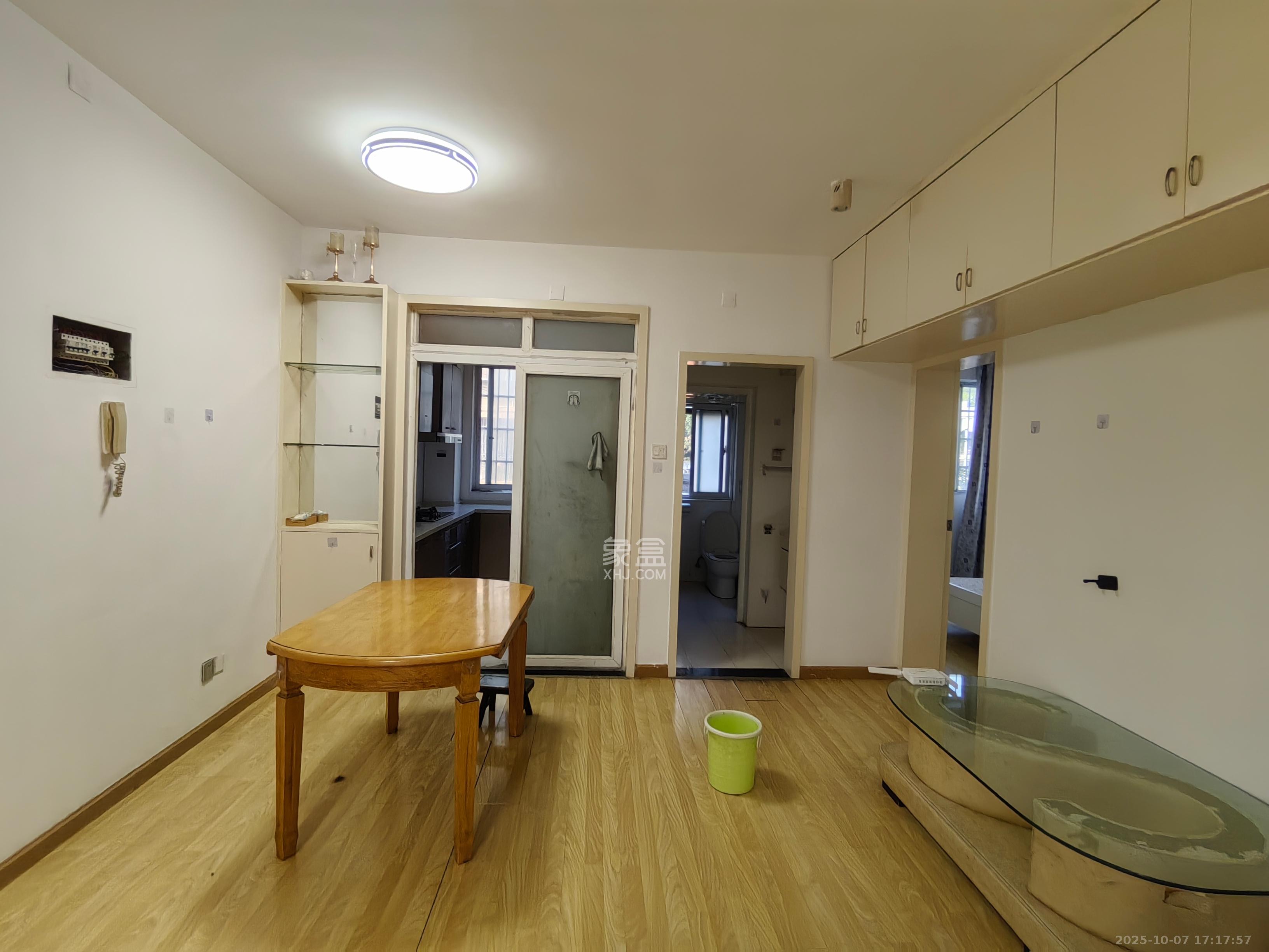 鄱阳小区 3室2厅1卫 1500.0元/月 鄱阳小区 3室2厅1卫 1500.0元/月室内图