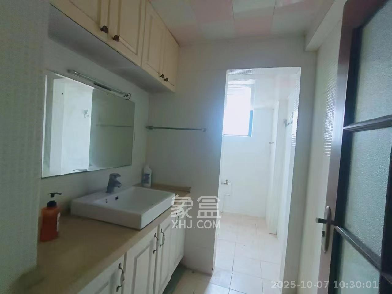 中国铝业单位宿舍 1室2厅1卫 4000.0元/月 中国铝业单位宿舍 1室2厅1卫 4000.0元/月室内图