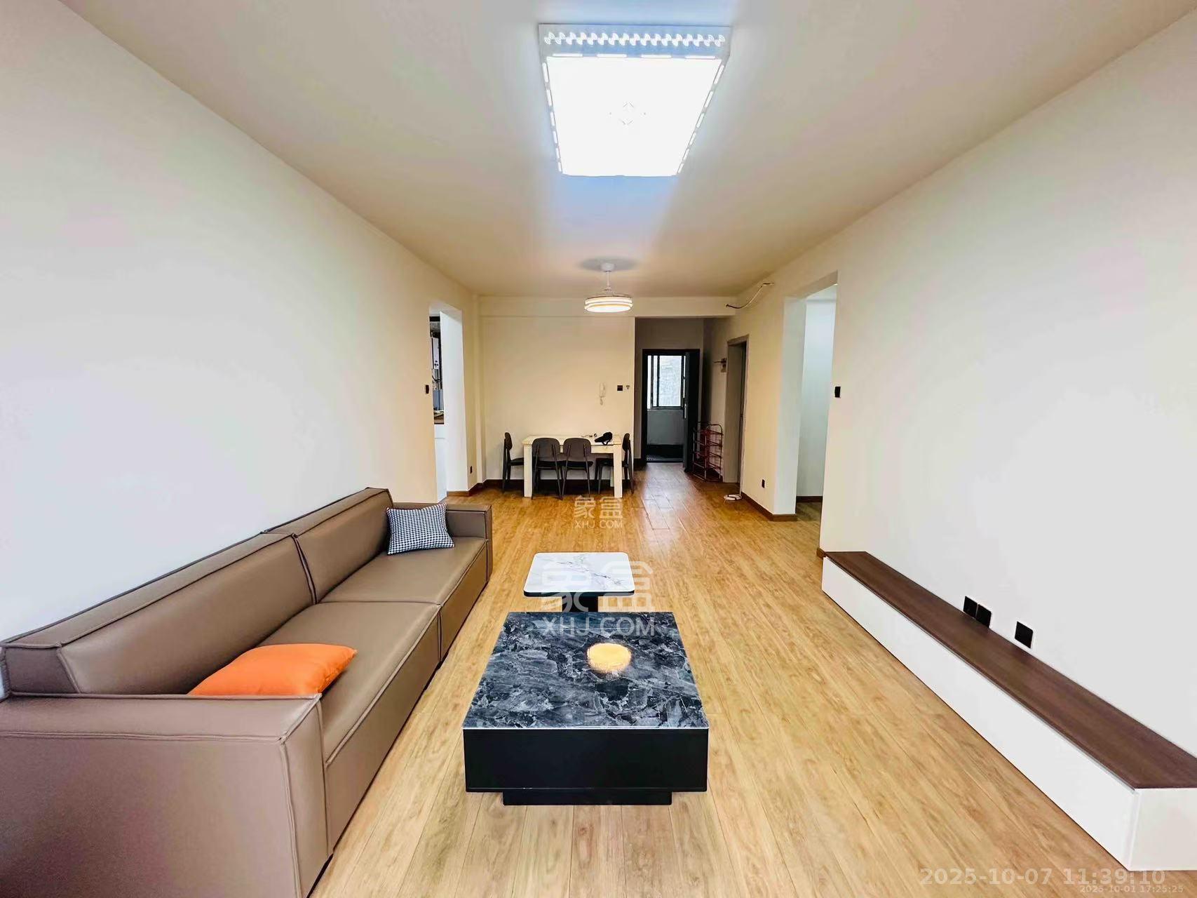 龙王港社区 2室2厅1卫 2480.0元/月 龙王港社区 2室2厅1卫 2480.0元/月室内图