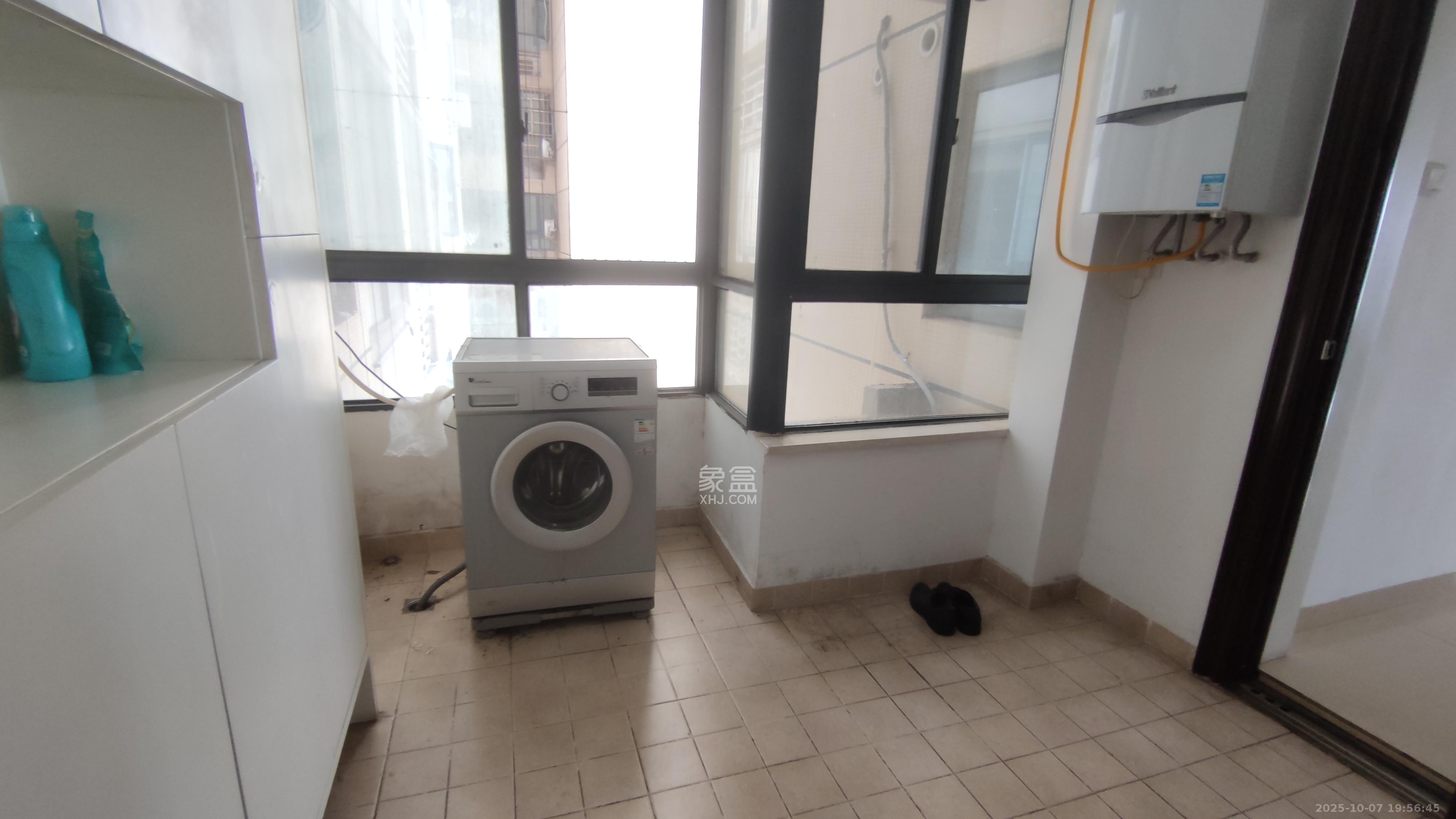 长房时代城 3室2厅1卫 2300.0元/月 长房时代城 3室2厅1卫 2300.0元/月室内图