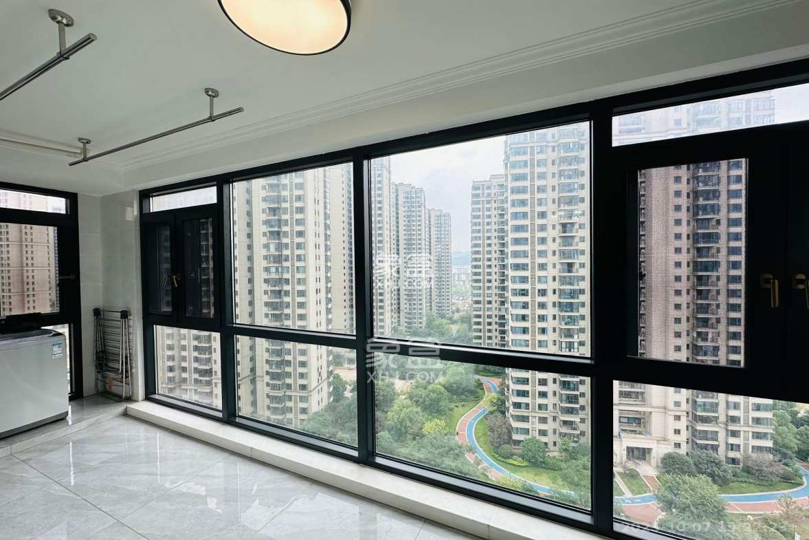 梅溪湖金茂湾 4室2厅1卫 3200.0元/月 梅溪湖金茂湾 4室2厅1卫 3200.0元/月室内图