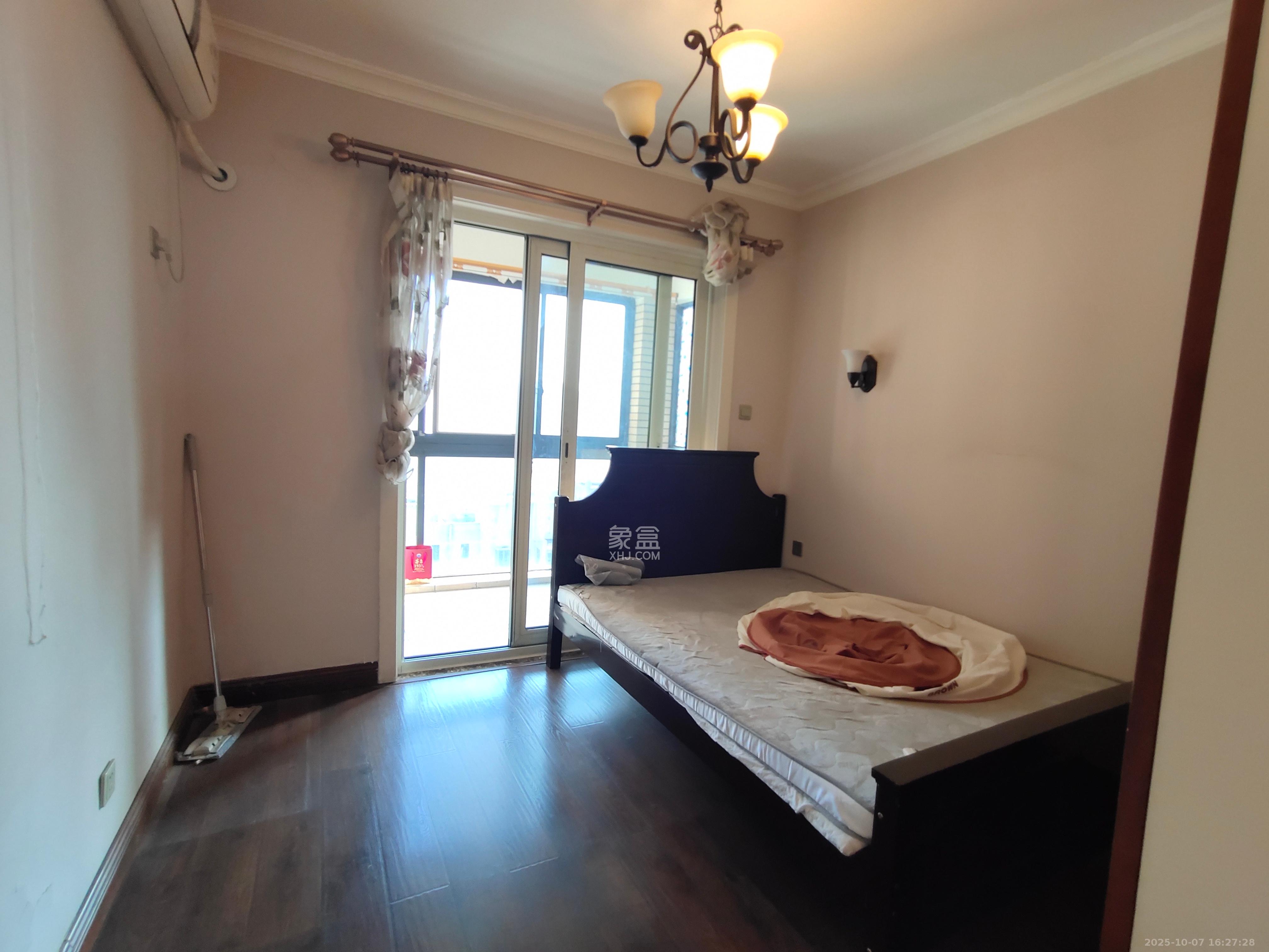 长房白沙湾 4室2厅2卫 3380.0元/月 长房白沙湾 4室2厅2卫 3380.0元/月室内图