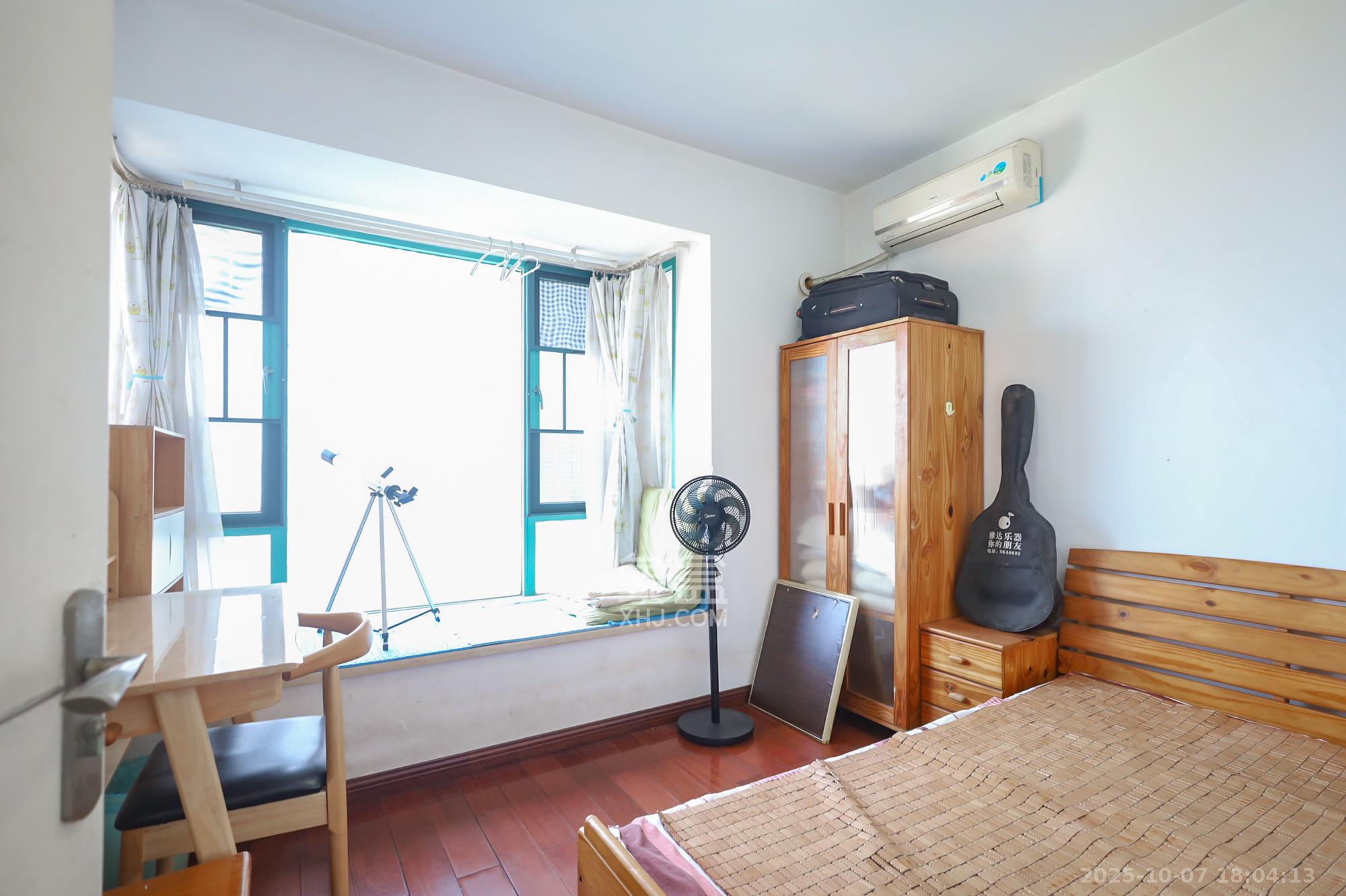 景秀江山 4室2厅2卫 150.0万 景秀江山 4室2厅2卫 150.0万卧室