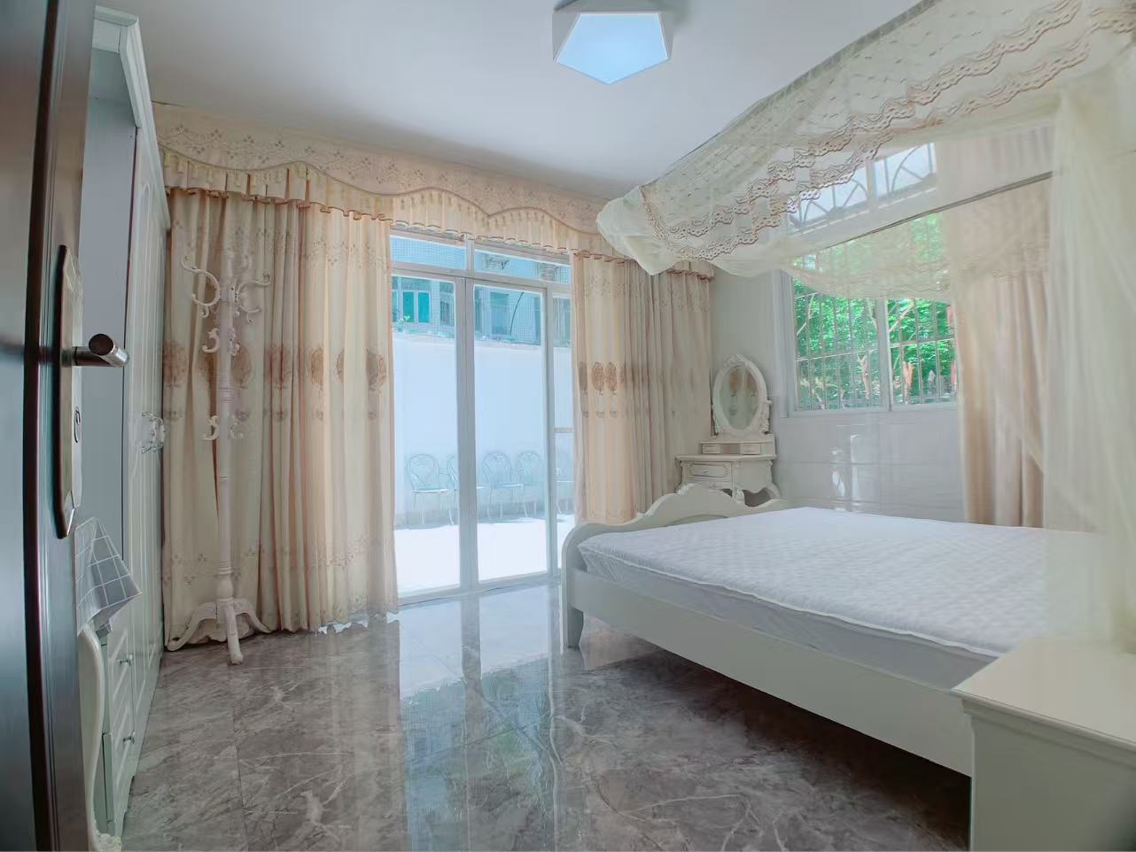 海韵书香  1室1厅1卫    2000.0元/月室内图