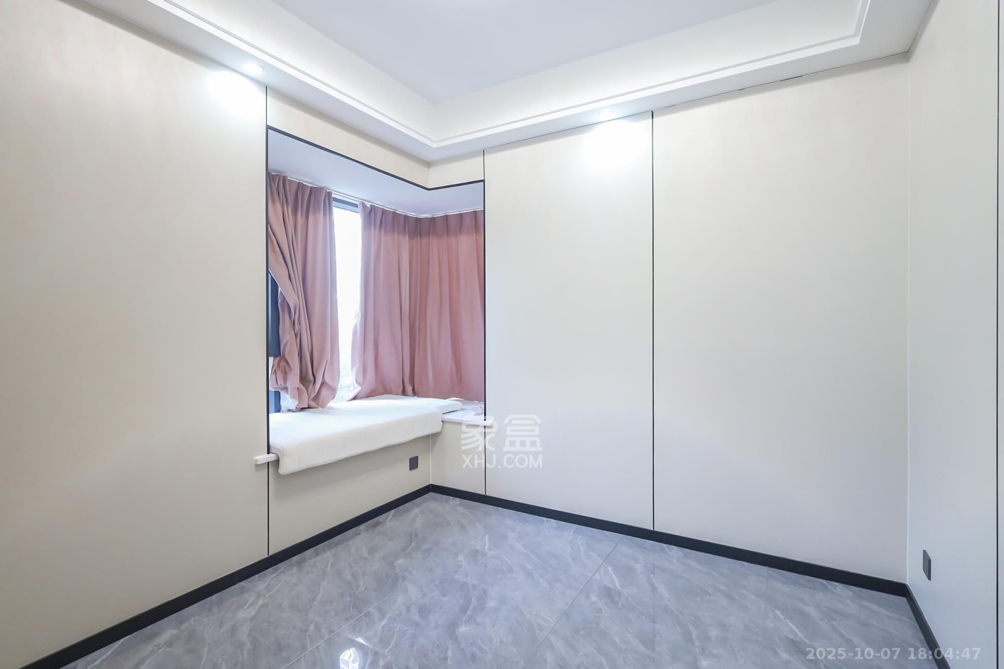 西山汇景一、二期  4室2厅2卫    270.0万卧室