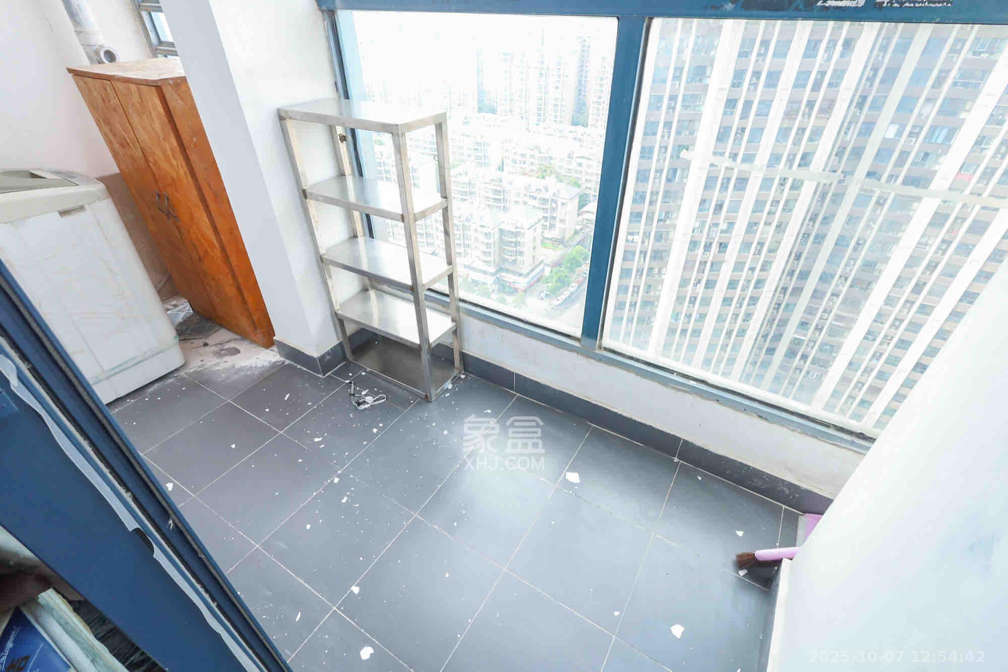 绿地中央广场  1室1厅1卫    1200.0元/月 绿地中央广场  1室1厅1卫    1200.0元/月室内图