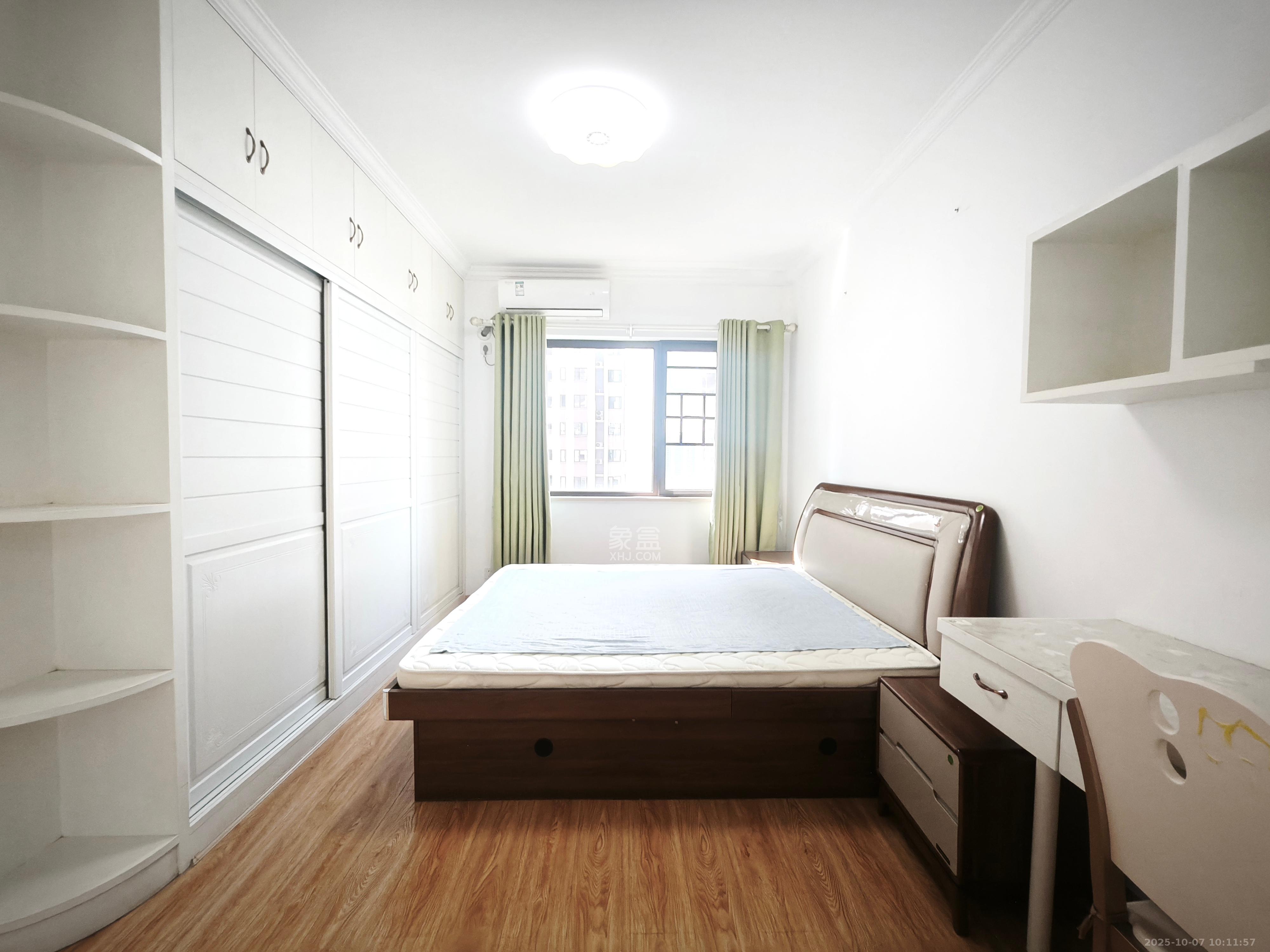 华润置地广场二期 3室2厅2卫 2000.0元/月 华润置地广场二期 3室2厅2卫 2000.0元/月室内图