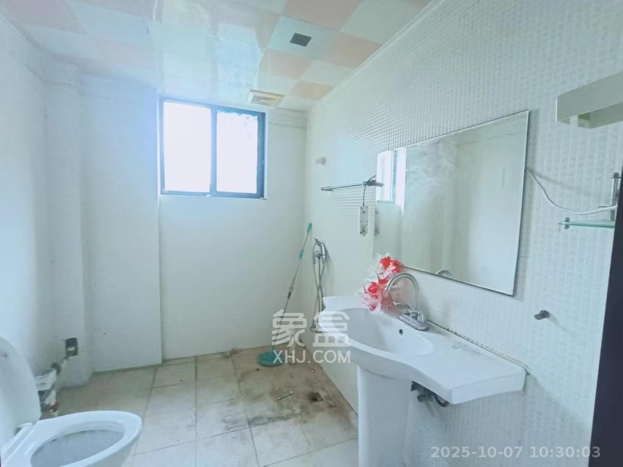 中国铝业单位宿舍 1室2厅1卫 4000.0元/月 中国铝业单位宿舍 1室2厅1卫 4000.0元/月室内图