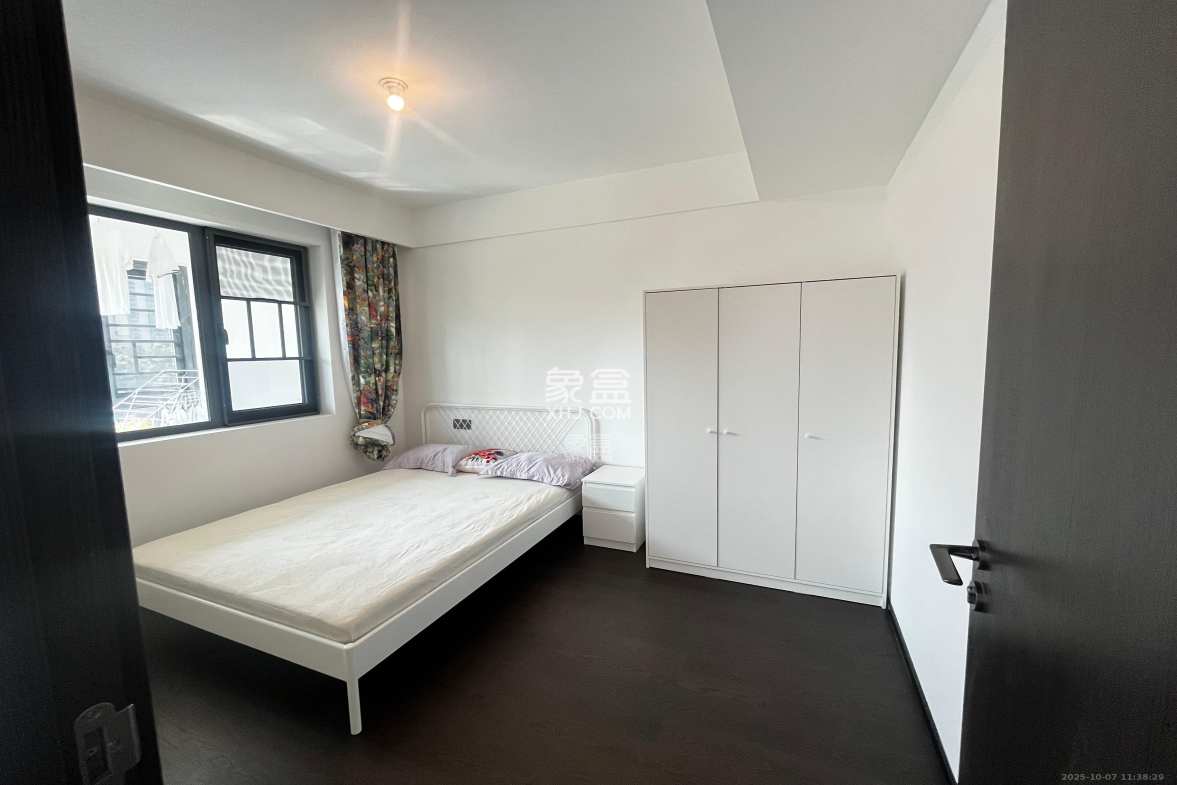 万科松湖天地  4室2厅2卫    6000.0元/月 万科松湖天地  4室2厅2卫    6000.0元/月室内图