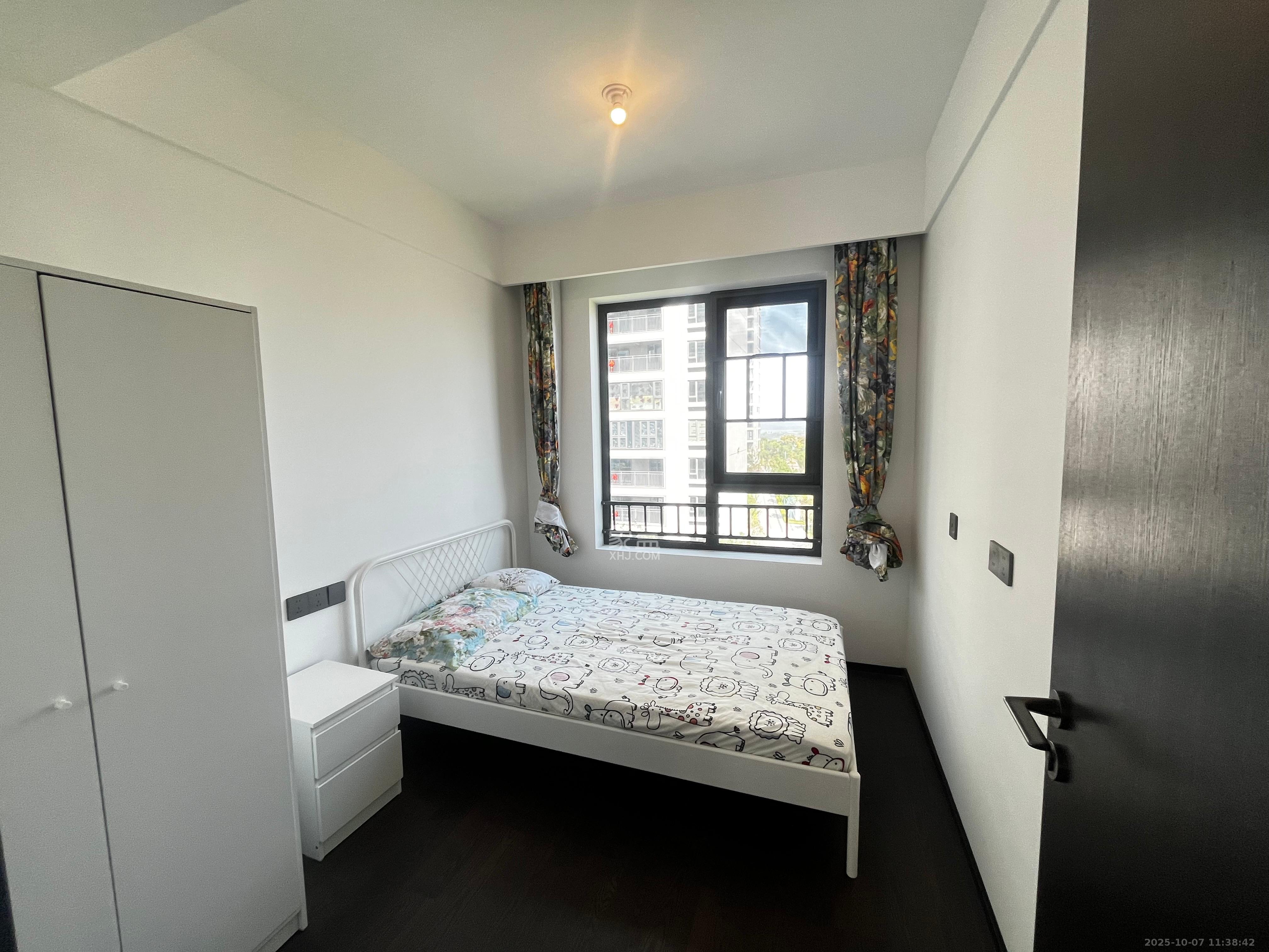 万科松湖天地  4室2厅2卫    6000.0元/月室内图