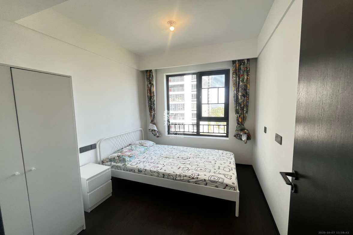 万科松湖天地  4室2厅2卫    6000.0元/月 万科松湖天地  4室2厅2卫    6000.0元/月室内图