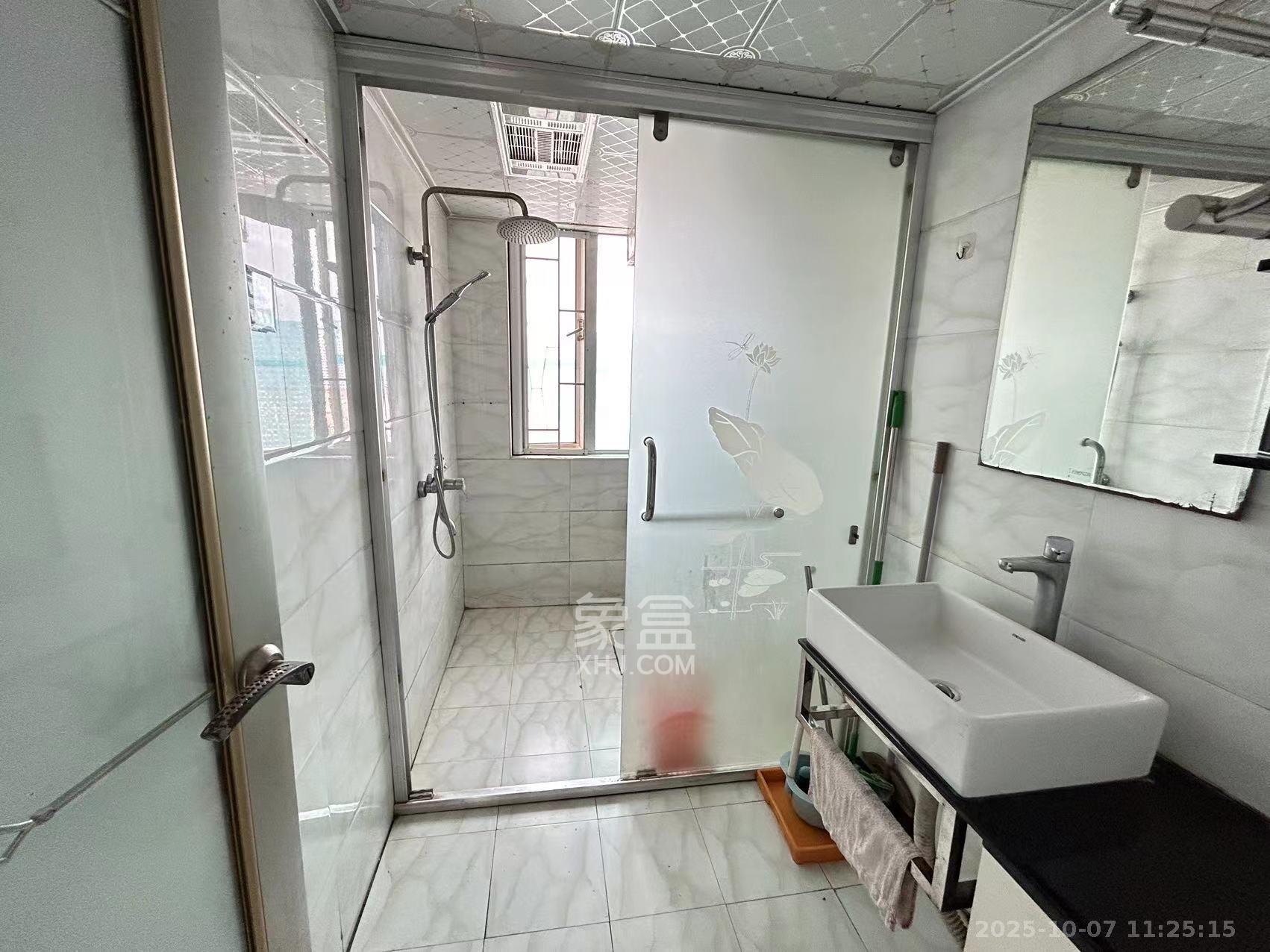 恒广国际景园一二区  3室2厅2卫    2500.0元/月室内图